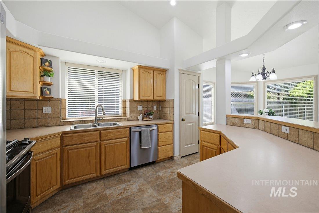 14357 N Acapulco Way, Nampa, Idaho 83651, 3 Bedrooms, 2 Bathrooms, Residential For Sale, Price $419,900, 98987493