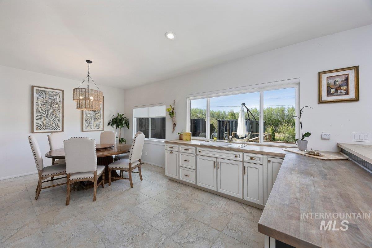 2174 Hillcrest Drive, Twin Falls, Idaho 83301, 4 Bedrooms, 2 Bathrooms, Residential For Sale, Price $495,000, 98987497