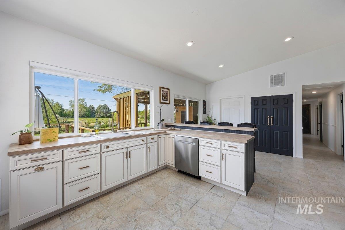 2174 Hillcrest Drive, Twin Falls, Idaho 83301, 4 Bedrooms, 2 Bathrooms, Residential For Sale, Price $495,000, 98987497