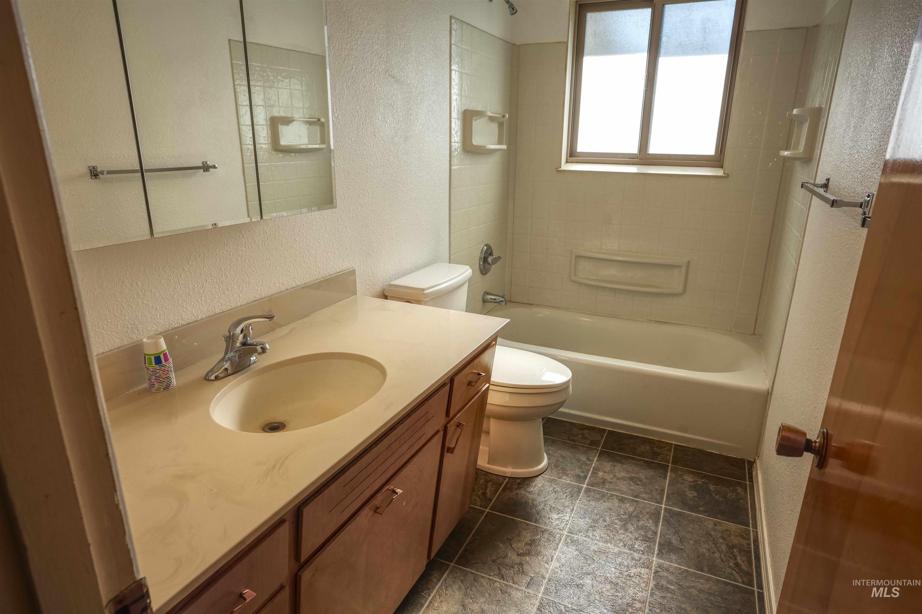 228 S Westwood, Nampa, Idaho 83686, 3 Bedrooms, 2 Bathrooms, Residential For Sale, Price $350,000, 98987500