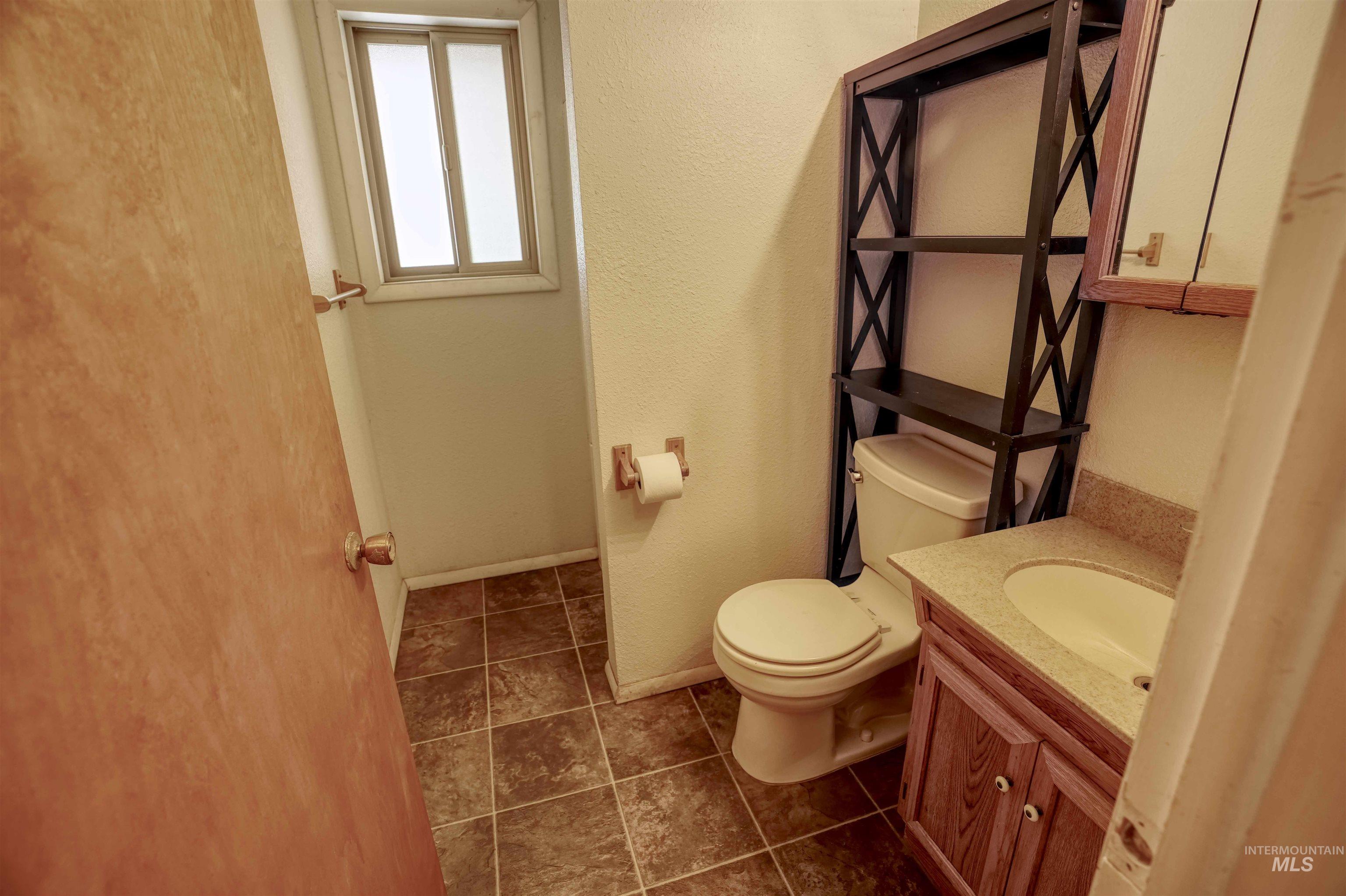 228 S Westwood, Nampa, Idaho 83686, 3 Bedrooms, 2 Bathrooms, Residential For Sale, Price $350,000, 98987500