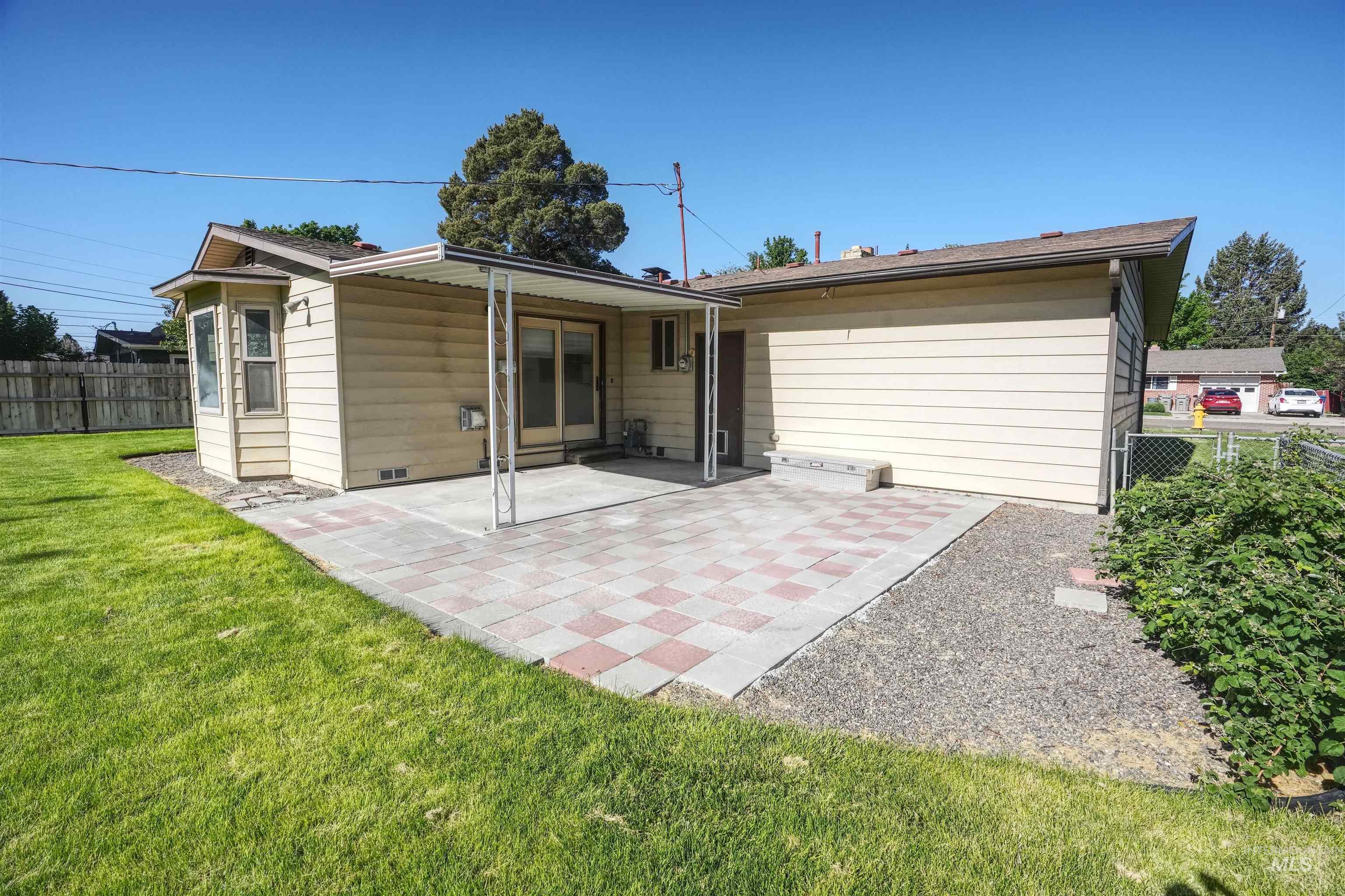 228 S Westwood, Nampa, Idaho 83686, 3 Bedrooms, 2 Bathrooms, Residential For Sale, Price $350,000, 98987500