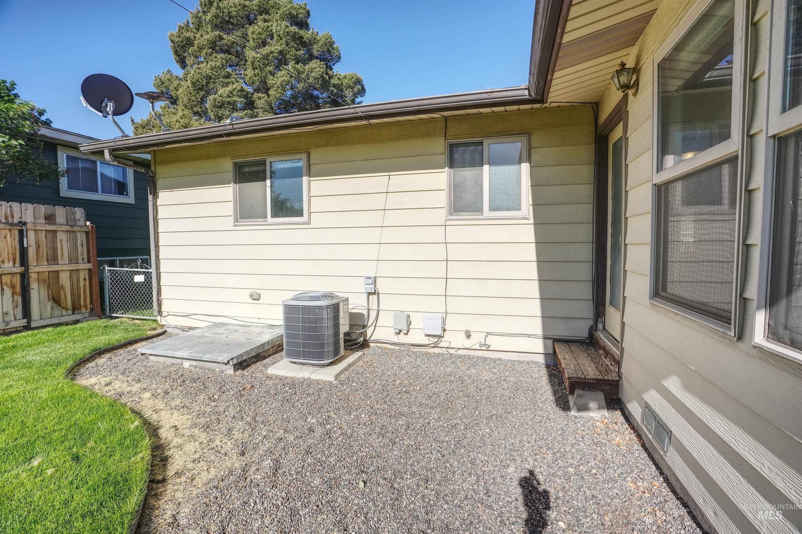 228 S Westwood, Nampa, Idaho 83686, 3 Bedrooms, 2 Bathrooms, Residential For Sale, Price $350,000, 98987500