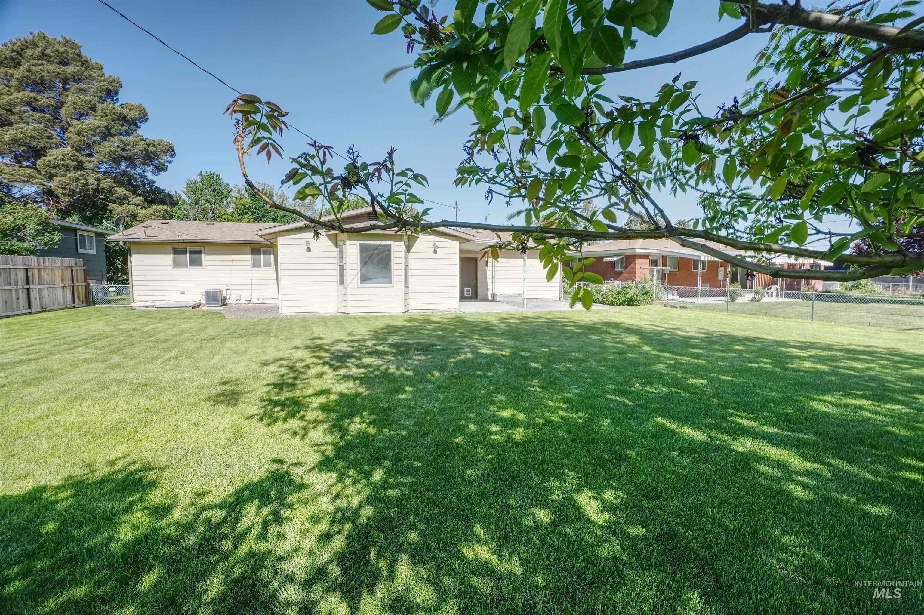 228 S Westwood, Nampa, Idaho 83686, 3 Bedrooms, 2 Bathrooms, Residential For Sale, Price $350,000, 98987500