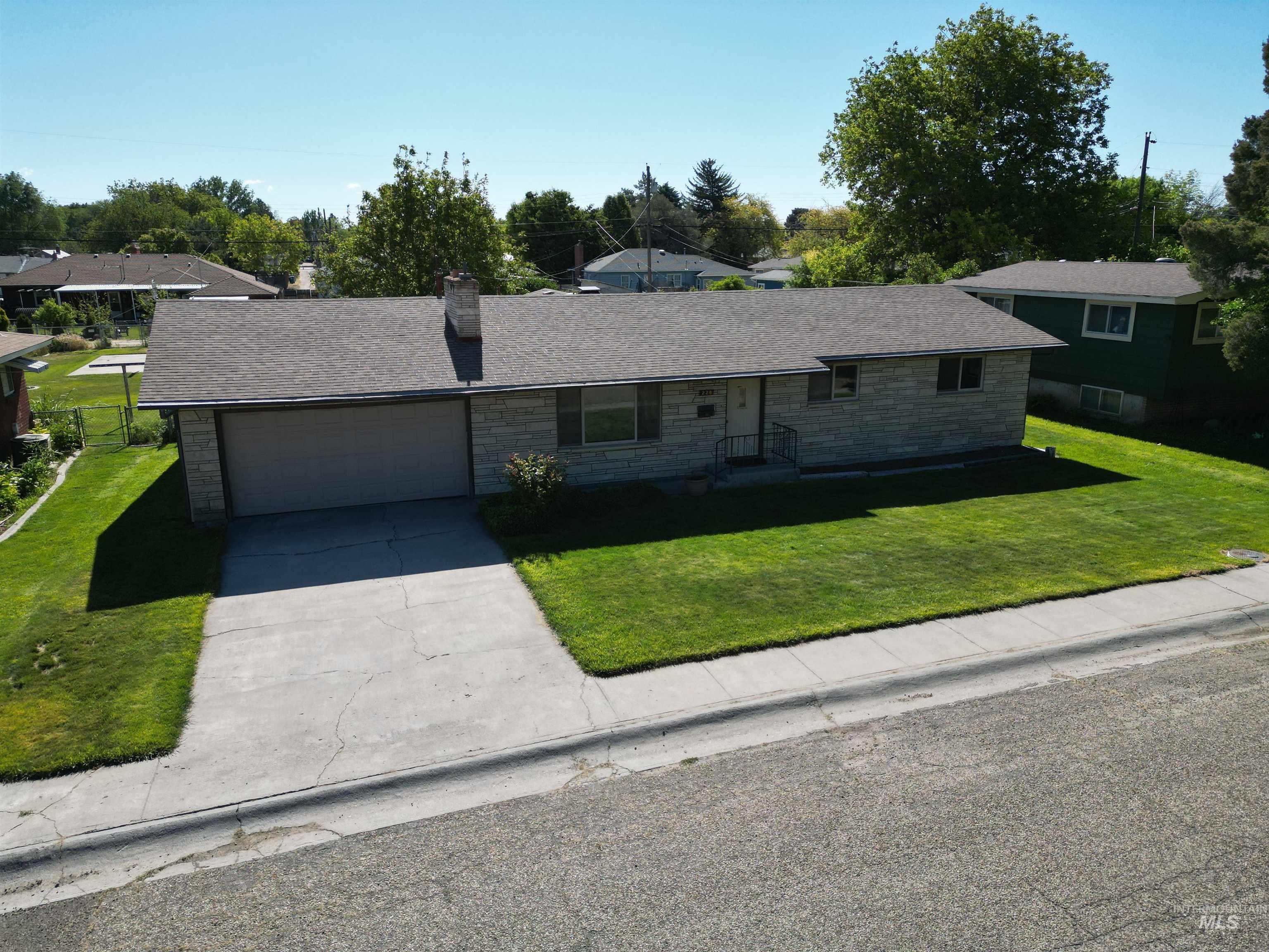 228 S Westwood, Nampa, Idaho 83686, 3 Bedrooms, 2 Bathrooms, Residential For Sale, Price $350,000, 98987500