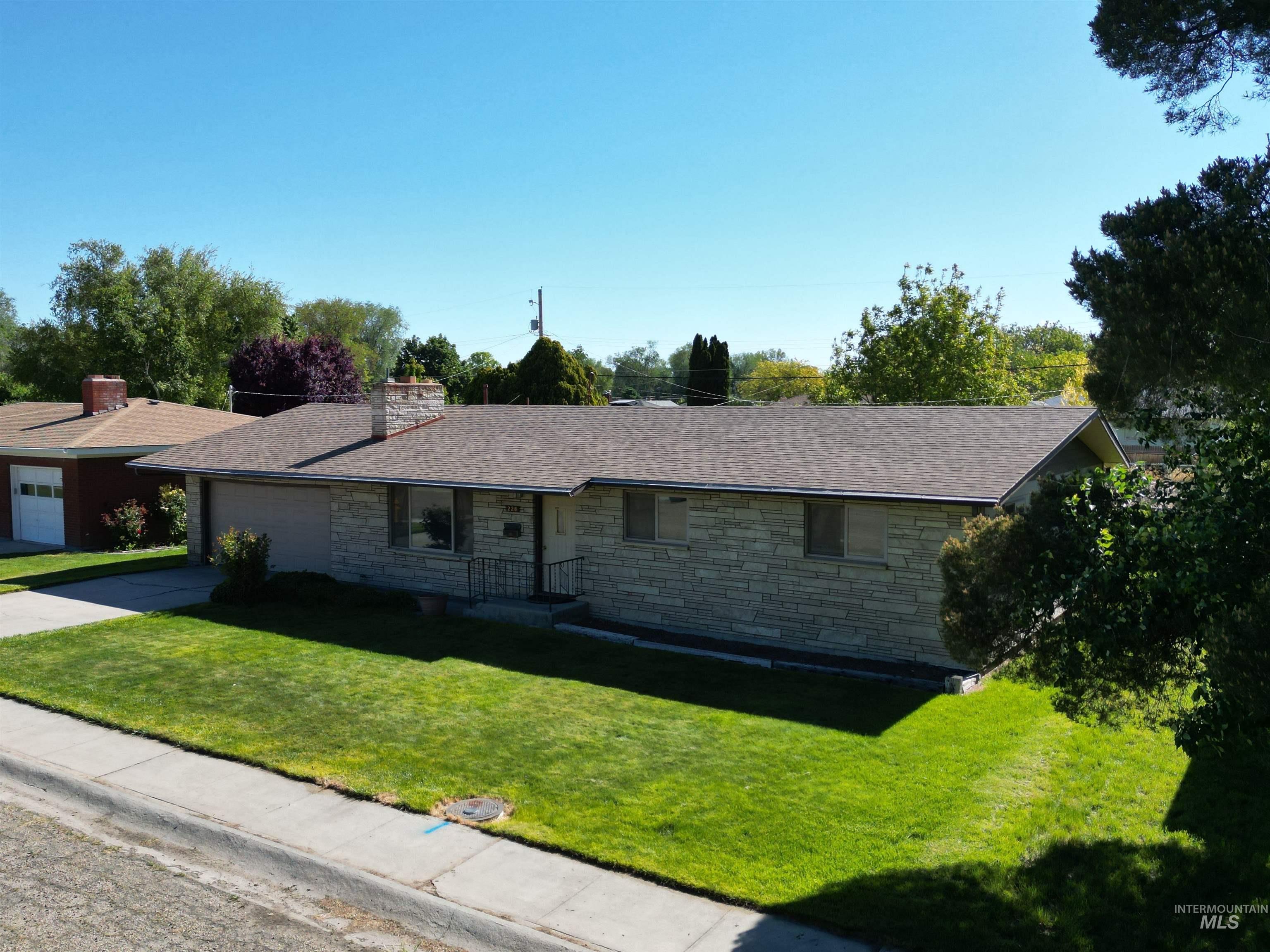 228 S Westwood, Nampa, Idaho 83686, 3 Bedrooms, 2 Bathrooms, Residential For Sale, Price $350,000, 98987500