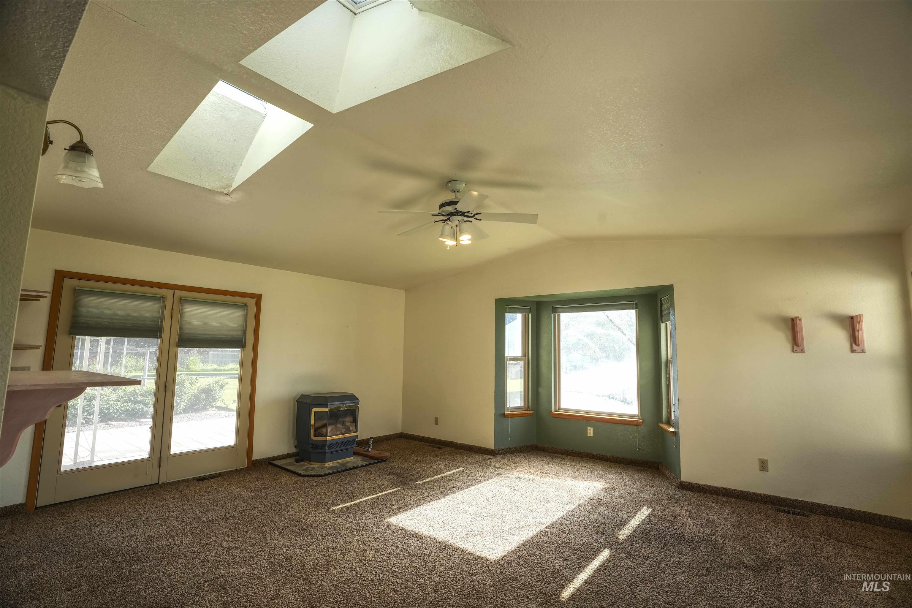 228 S Westwood, Nampa, Idaho 83686, 3 Bedrooms, 2 Bathrooms, Residential For Sale, Price $350,000, 98987500