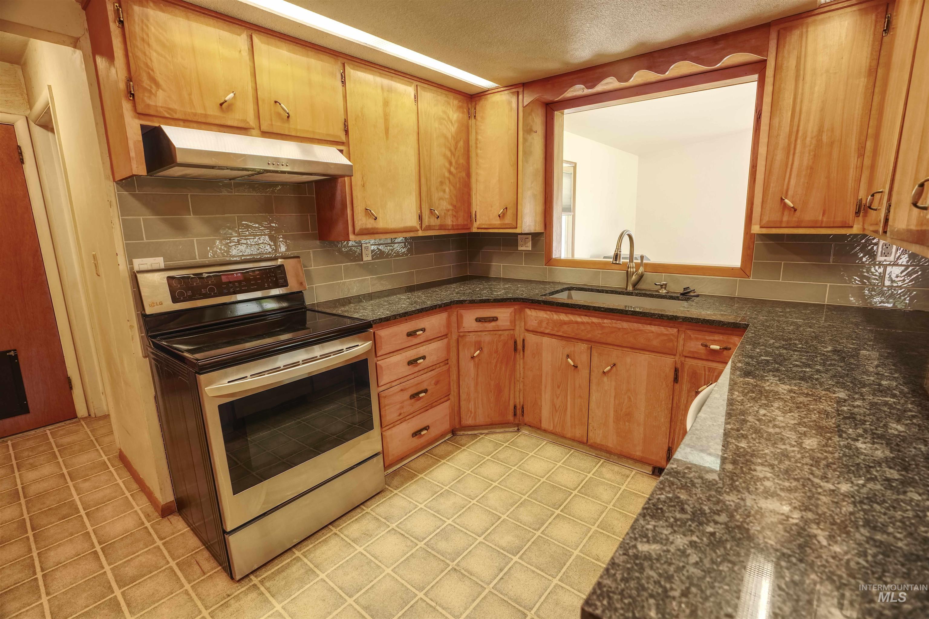 228 S Westwood, Nampa, Idaho 83686, 3 Bedrooms, 2 Bathrooms, Residential For Sale, Price $350,000, 98987500