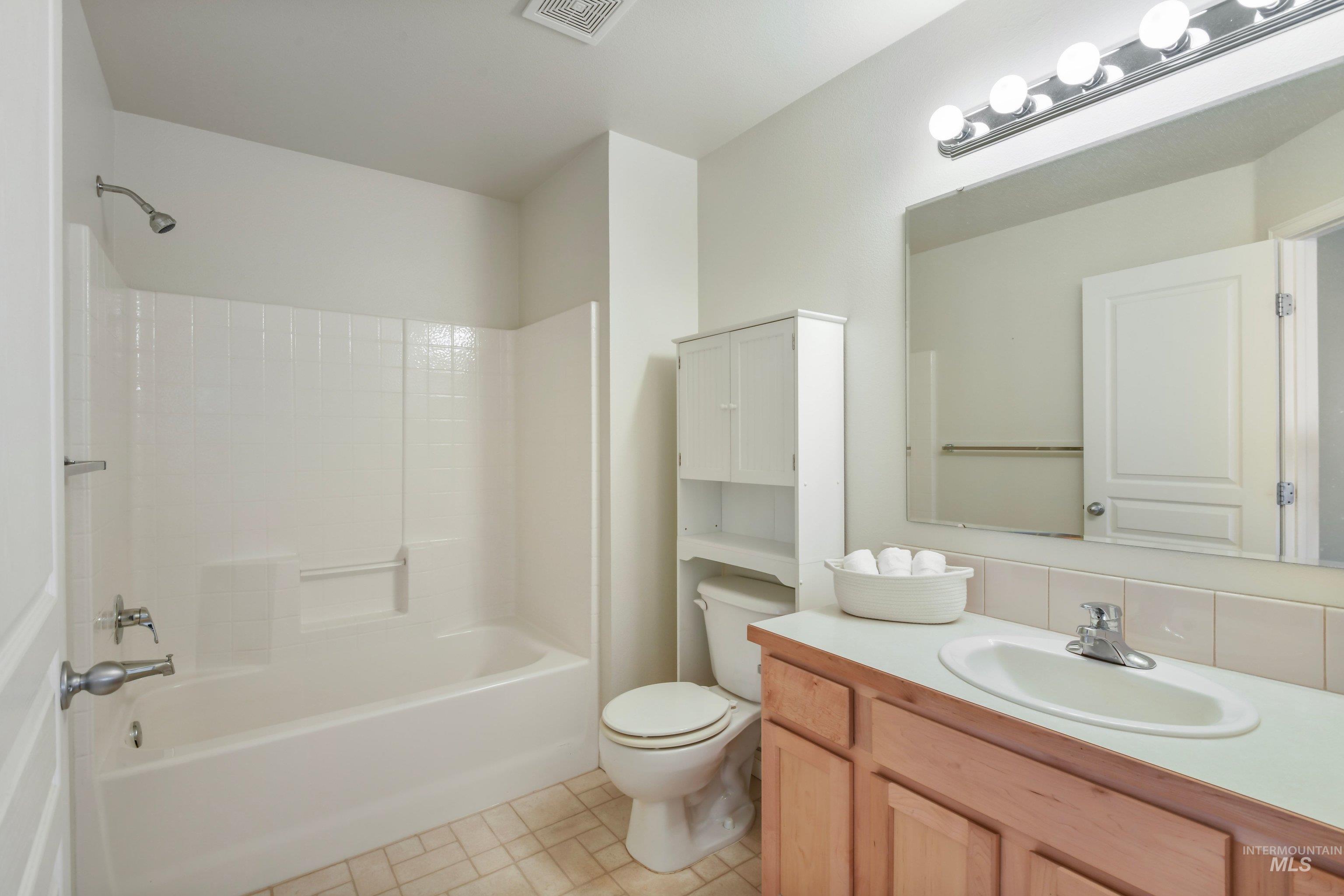 1307 E Willowbrook, Meridian, Idaho 83642, 3 Bedrooms, 2 Bathrooms, Residential For Sale, Price $379,900, 98987503