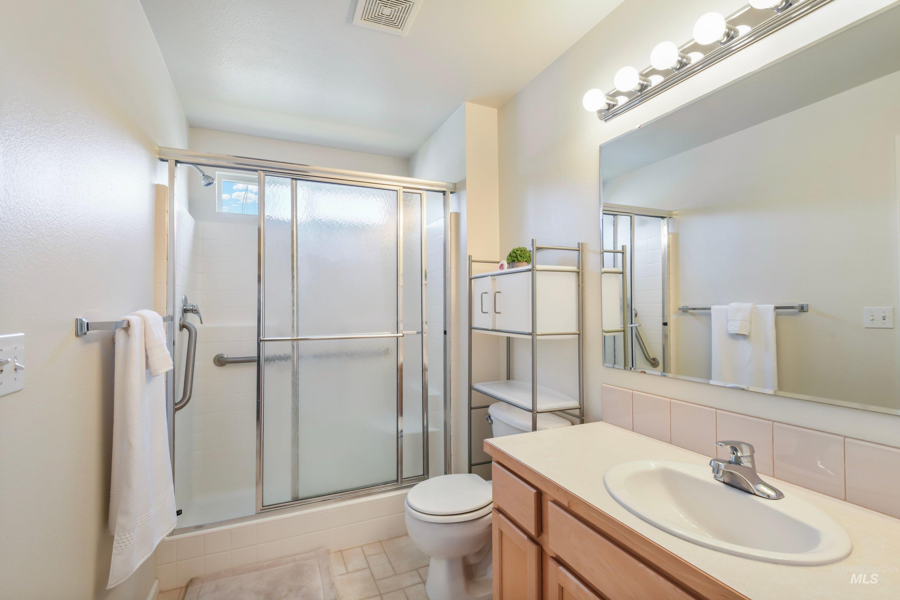 1307 E Willowbrook, Meridian, Idaho 83642, 3 Bedrooms, 2 Bathrooms, Residential For Sale, Price $379,900, 98987503