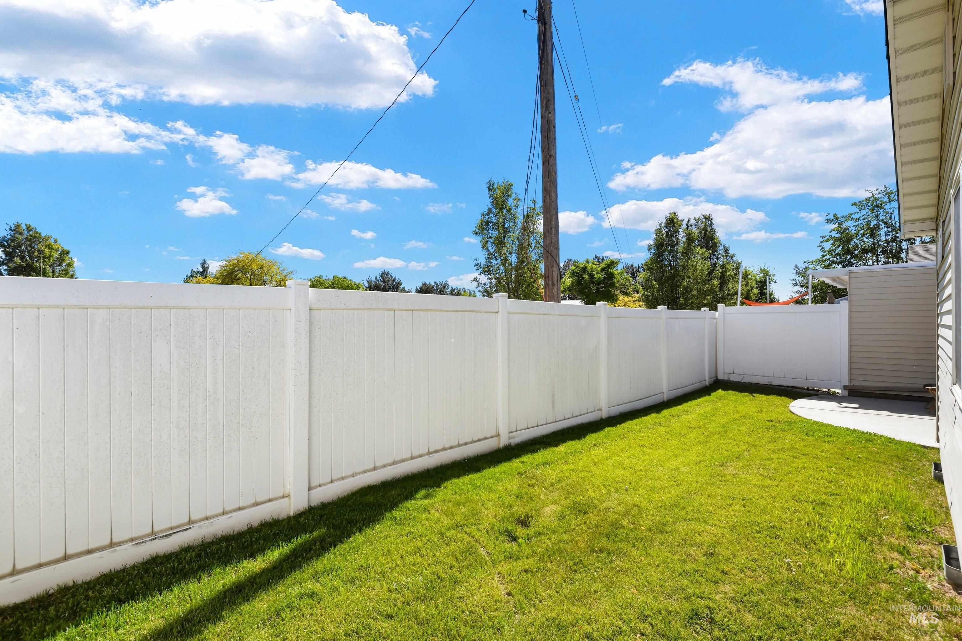 1307 E Willowbrook, Meridian, Idaho 83642, 3 Bedrooms, 2 Bathrooms, Residential For Sale, Price $379,900, 98987503