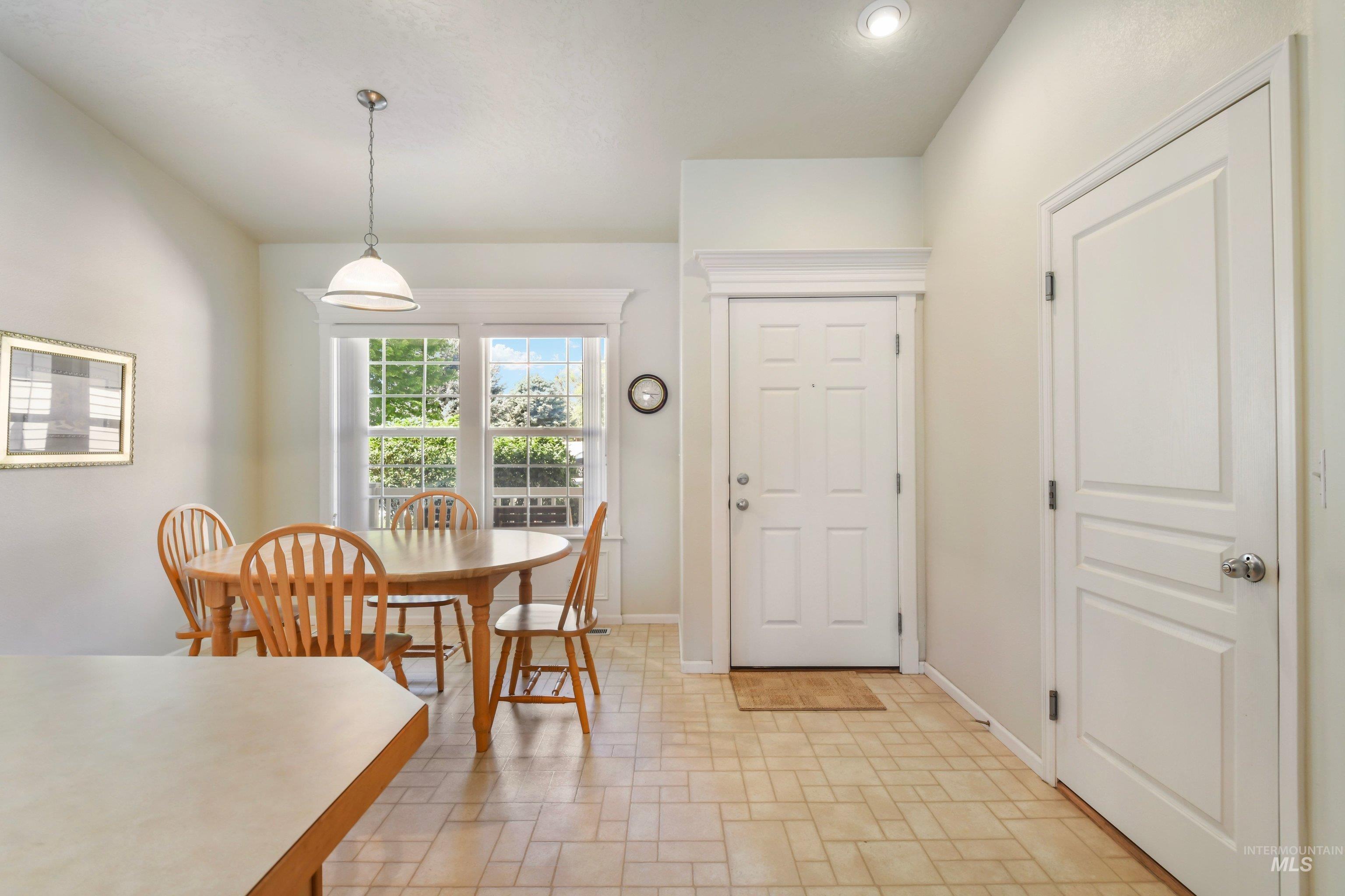 1307 E Willowbrook, Meridian, Idaho 83642, 3 Bedrooms, 2 Bathrooms, Residential For Sale, Price $379,900, 98987503