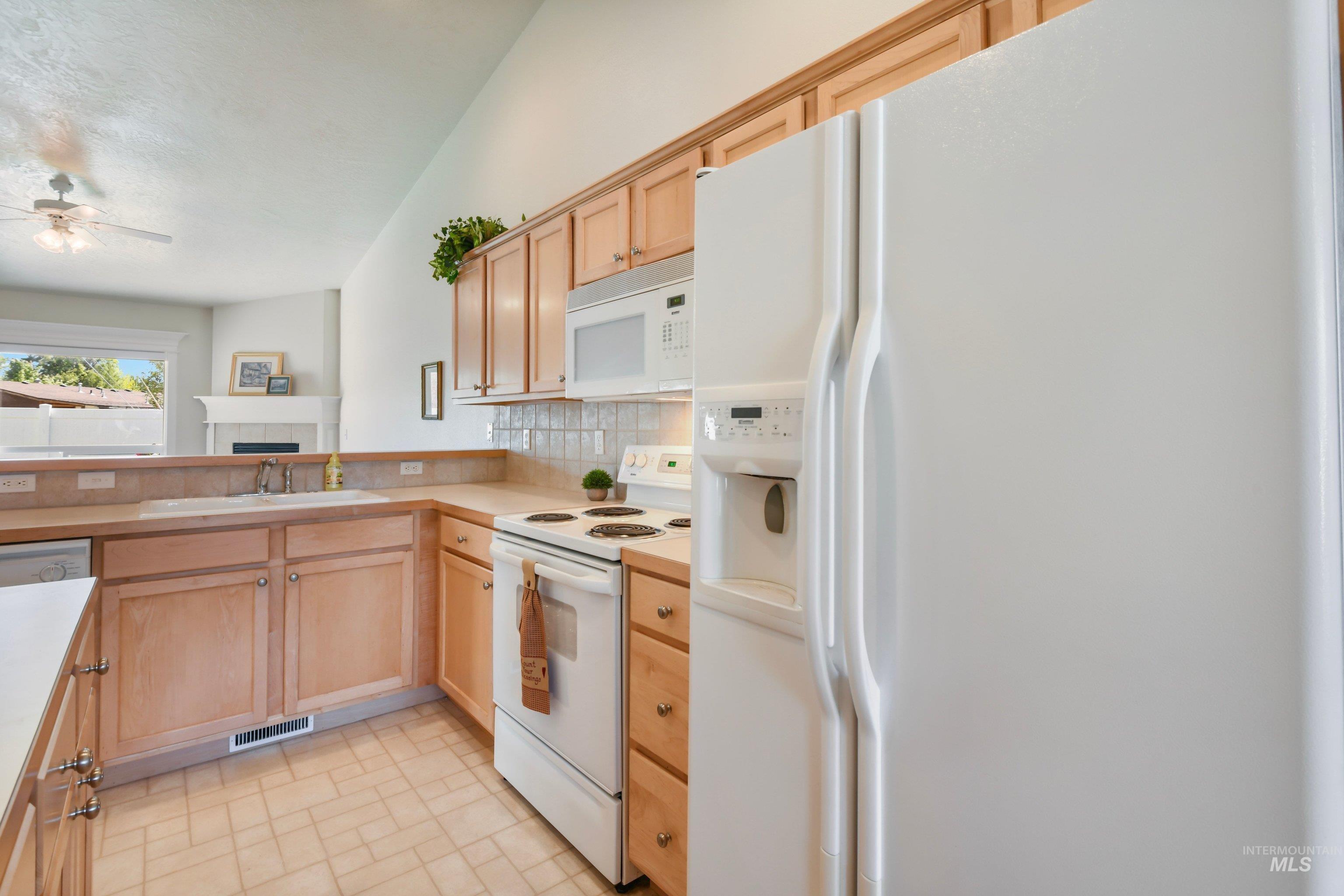 1307 E Willowbrook, Meridian, Idaho 83642, 3 Bedrooms, 2 Bathrooms, Residential For Sale, Price $379,900, 98987503