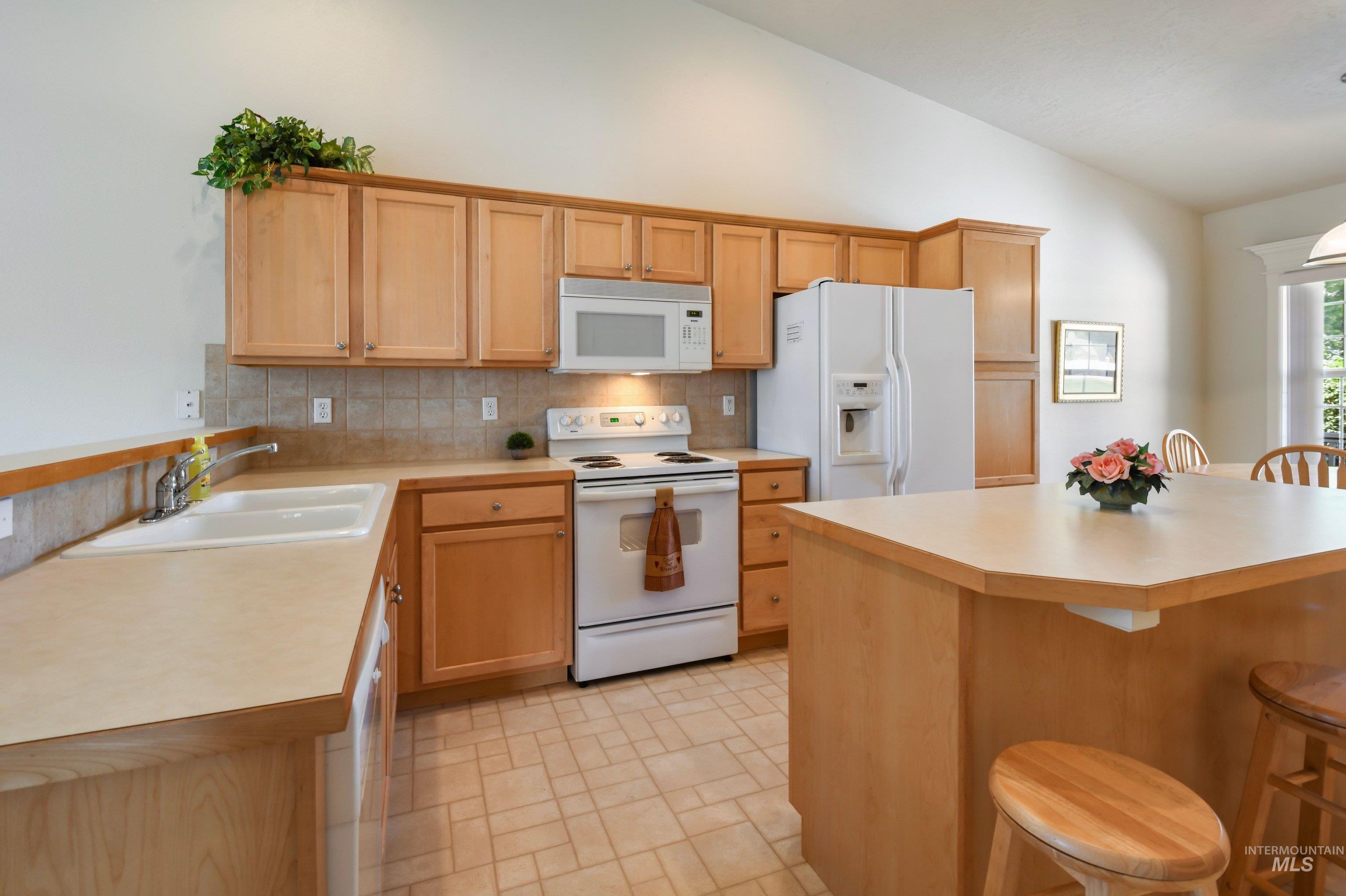 1307 E Willowbrook, Meridian, Idaho 83642, 3 Bedrooms, 2 Bathrooms, Residential For Sale, Price $379,900, 98987503