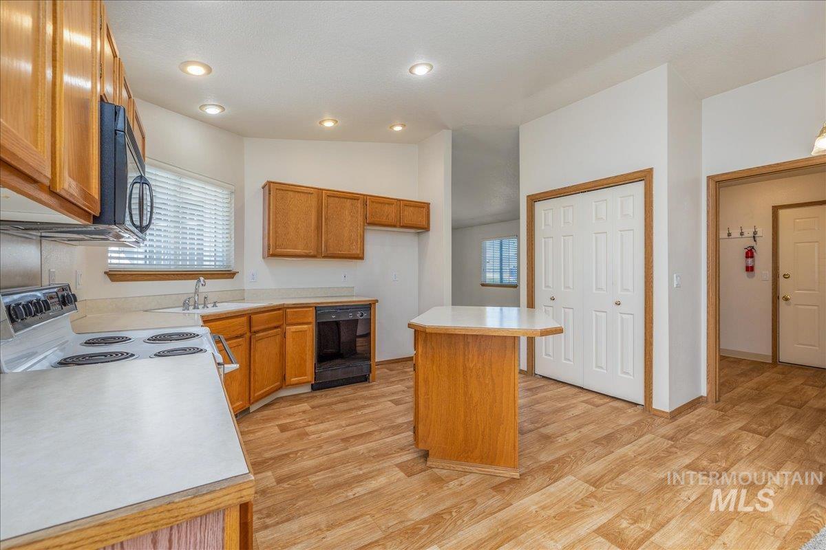 1100 Burnett Dr, Nampa, Idaho 83651, 2 Bedrooms, 2 Bathrooms, Residential For Sale, Price $275,000, 98987506