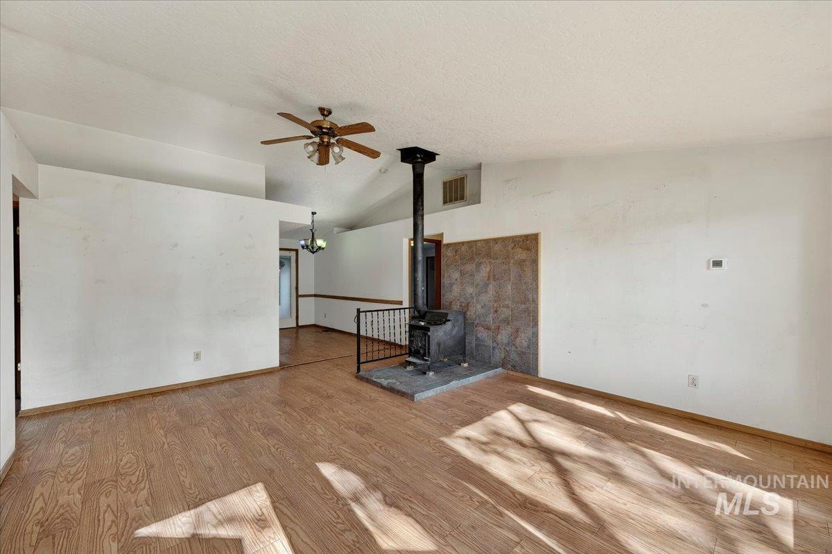 108 S Marjorie Ave, Middleton, Idaho 83644, 3 Bedrooms, 2 Bathrooms, Residential For Sale, Price $299,000, 98987508
