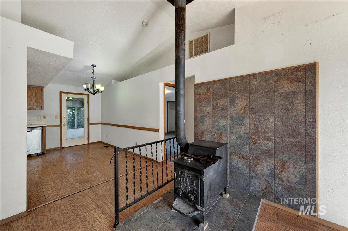 108 S Marjorie Ave, Middleton, Idaho 83644, 3 Bedrooms, 2 Bathrooms, Residential For Sale, Price $299,000, 98987508