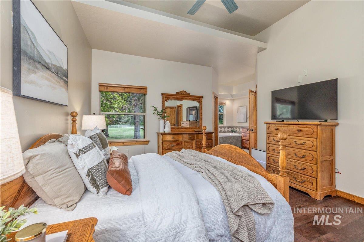 5 Middlefork Circle, Garden Valley, Idaho 83622, 4 Bedrooms, 3.5 Bathrooms, Residential For Sale, Price $1,049,900,MLS 98987512