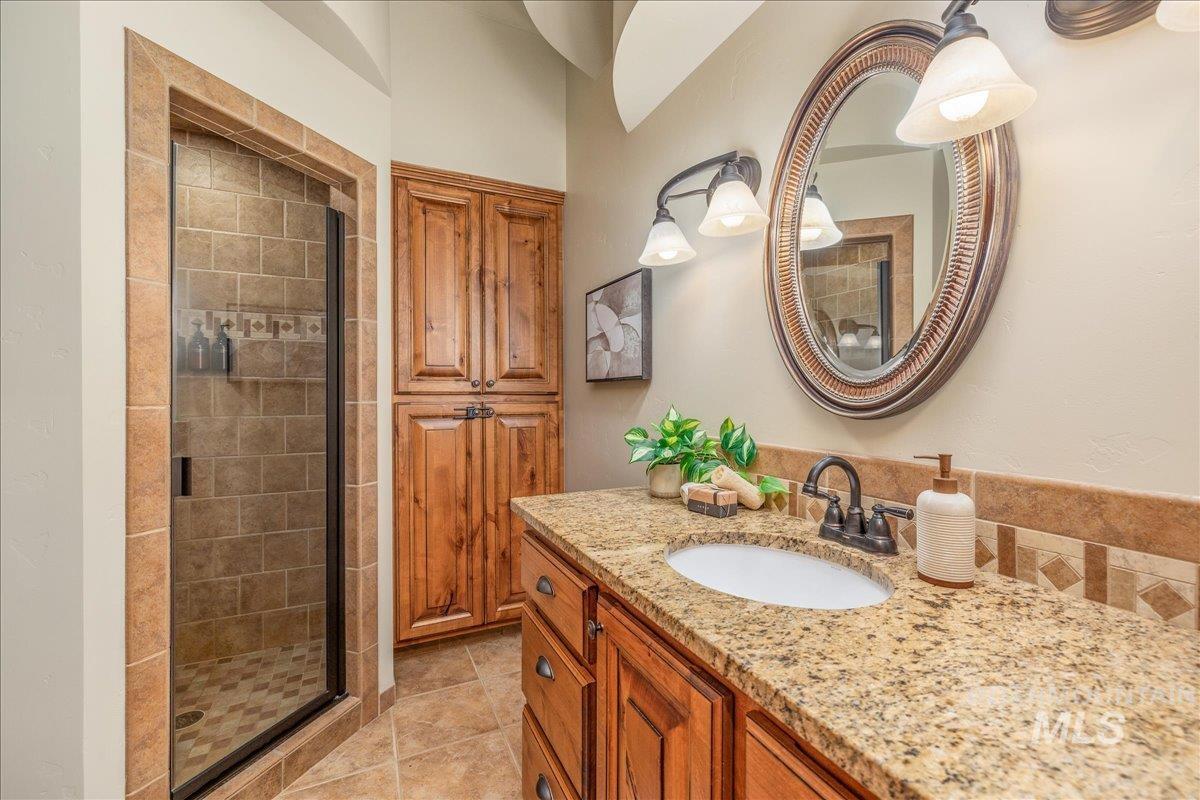 5 Middlefork Circle, Garden Valley, Idaho 83622, 4 Bedrooms, 3.5 Bathrooms, Residential For Sale, Price $1,099,900, 98987512
