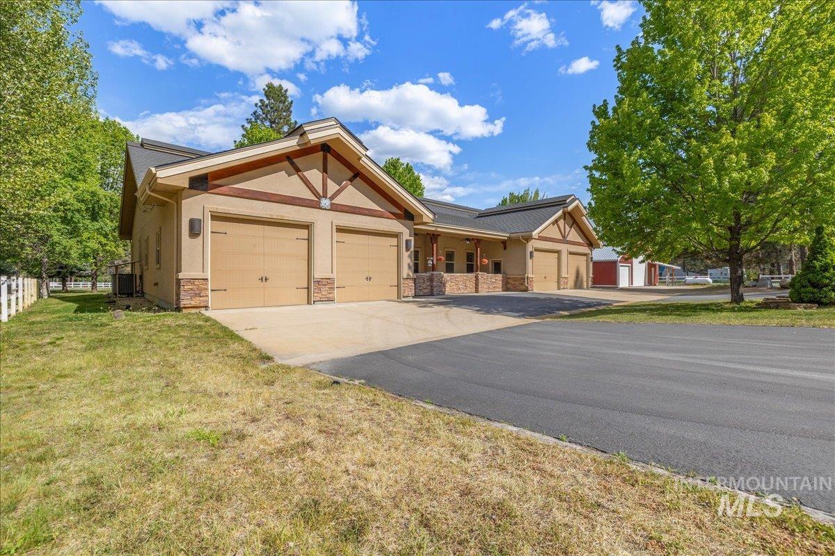 5 Middlefork Circle, Garden Valley, Idaho 83622, 4 Bedrooms, 3.5 Bathrooms, Residential For Sale, Price $1,049,900,MLS 98987512