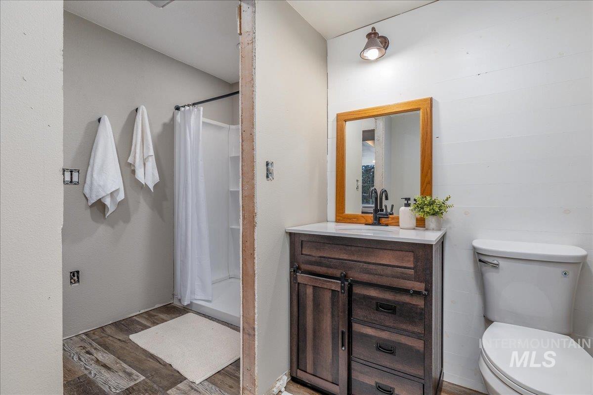 5 Middlefork Circle, Garden Valley, Idaho 83622, 4 Bedrooms, 3.5 Bathrooms, Residential For Sale, Price $1,099,900, 98987512