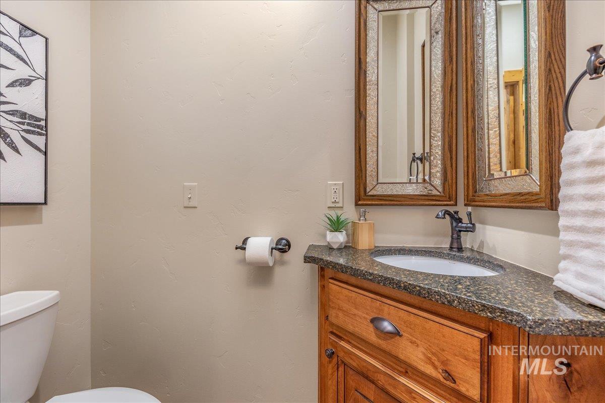 5 Middlefork Circle, Garden Valley, Idaho 83622, 4 Bedrooms, 3.5 Bathrooms, Residential For Sale, Price $1,099,900, 98987512