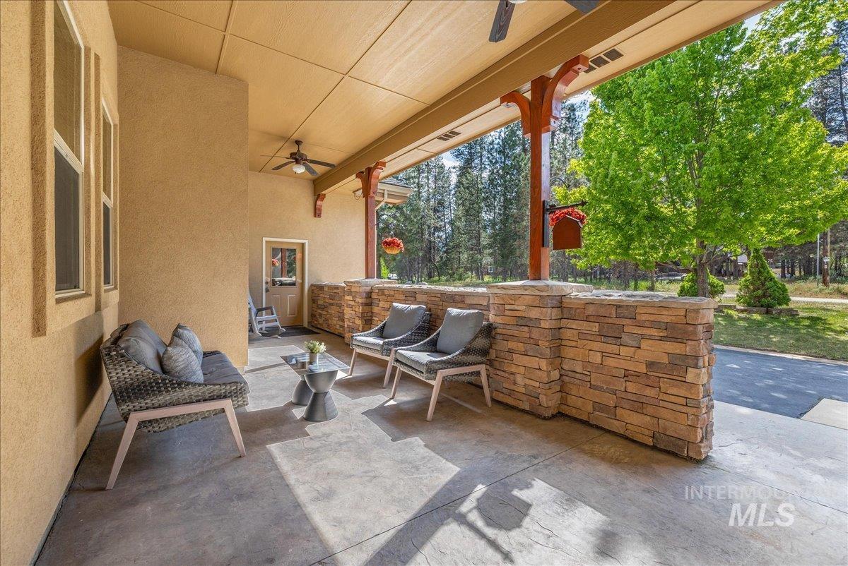 5 Middlefork Circle, Garden Valley, Idaho 83622, 4 Bedrooms, 3.5 Bathrooms, Residential For Sale, Price $1,049,900,MLS 98987512