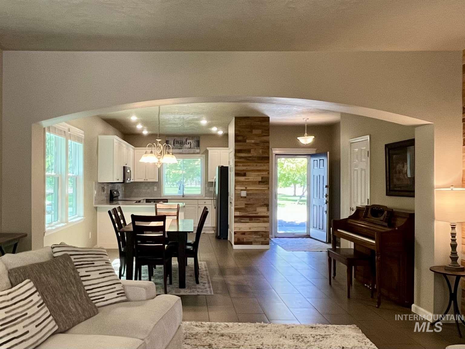 3816 N Park Crossing Ave, Meridian, Idaho 83646, 3 Bedrooms, 3 Bathrooms, Residential For Sale, Price $589,000, 98987514