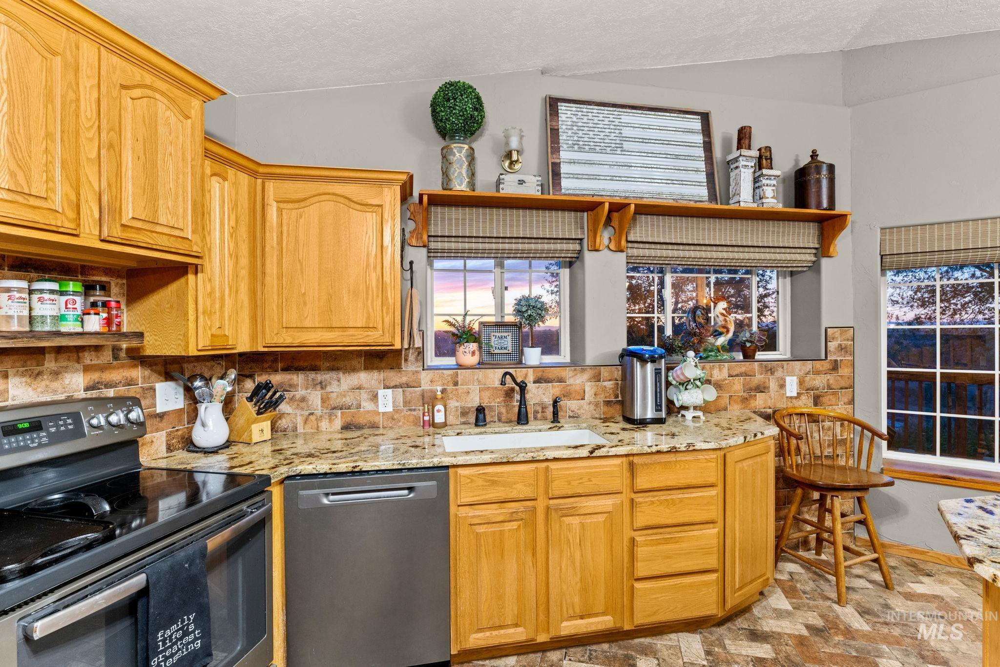 1750 E 4550 N, Buhl, Idaho 83316, 4 Bedrooms, 3 Bathrooms, Residential For Sale, Price $1,570,000,MLS 98987522