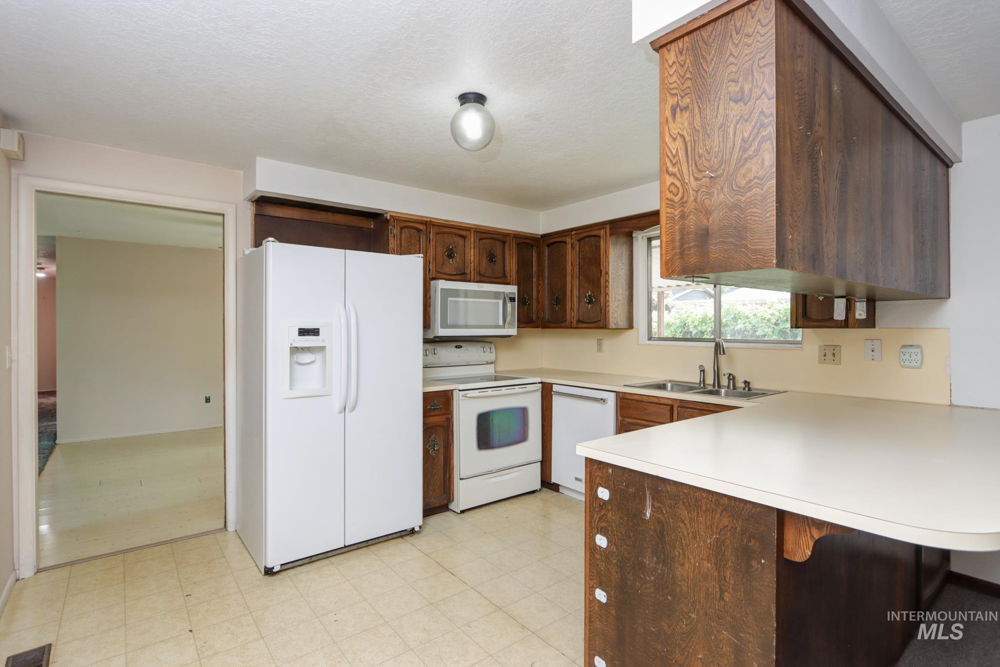 3702 N Cole Road, Boise, Idaho 83704, 4 Bedrooms, 2.5 Bathrooms, Residential For Sale, Price $335,000, 98987523