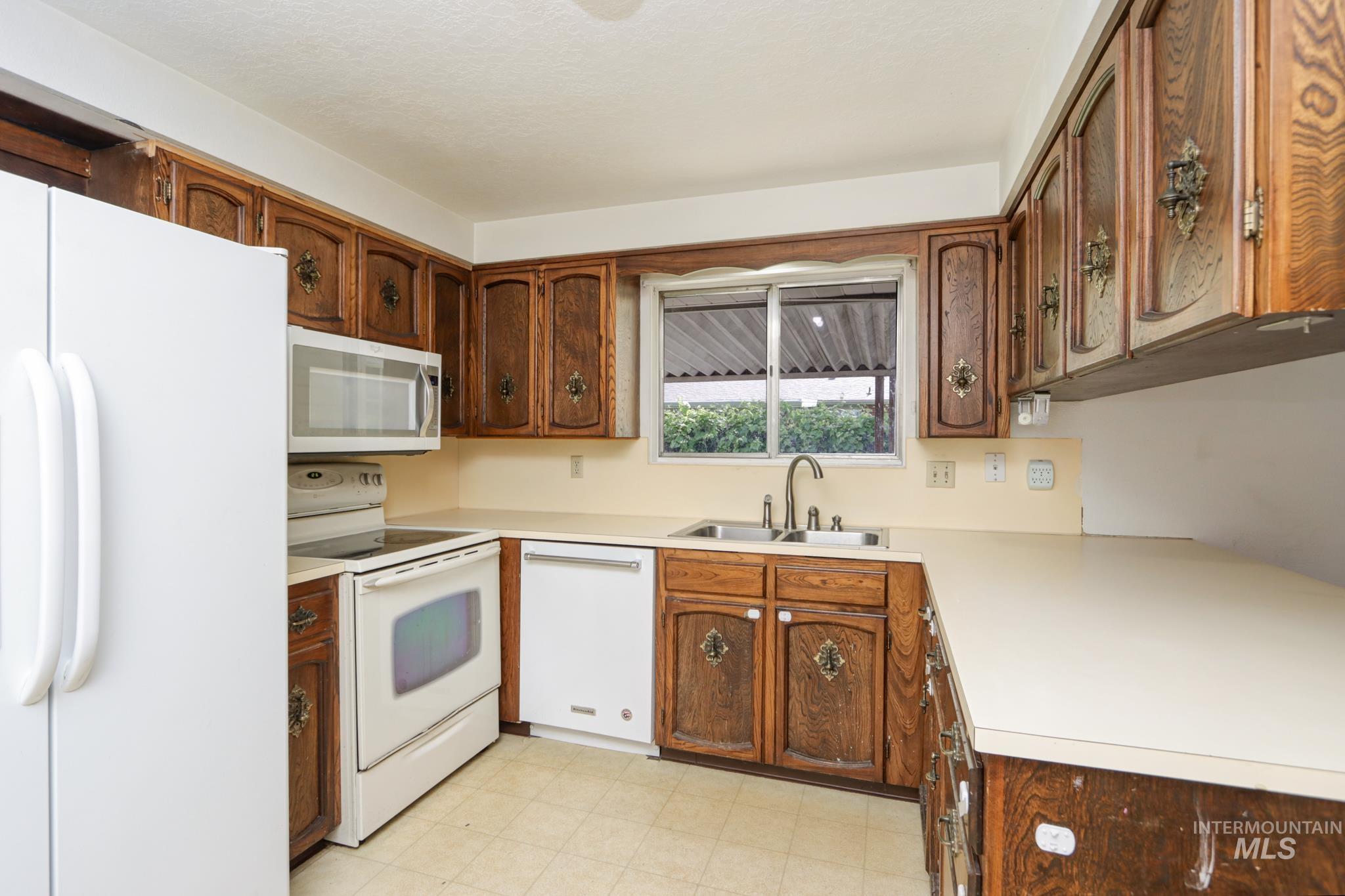 3702 N Cole Road, Boise, Idaho 83704, 4 Bedrooms, 2.5 Bathrooms, Residential For Sale, Price $335,000, 98987523
