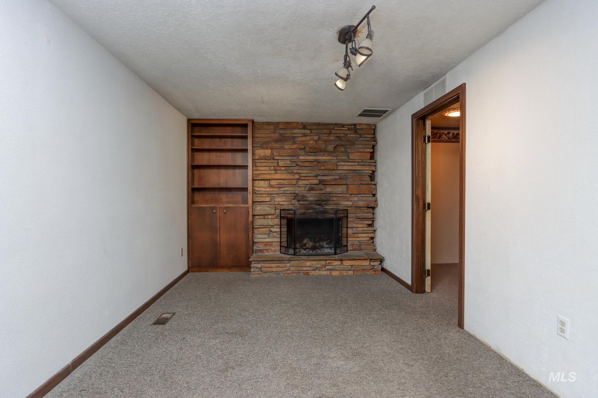 3702 N Cole Road, Boise, Idaho 83704, 4 Bedrooms, 2.5 Bathrooms, Residential For Sale, Price $335,000, 98987523