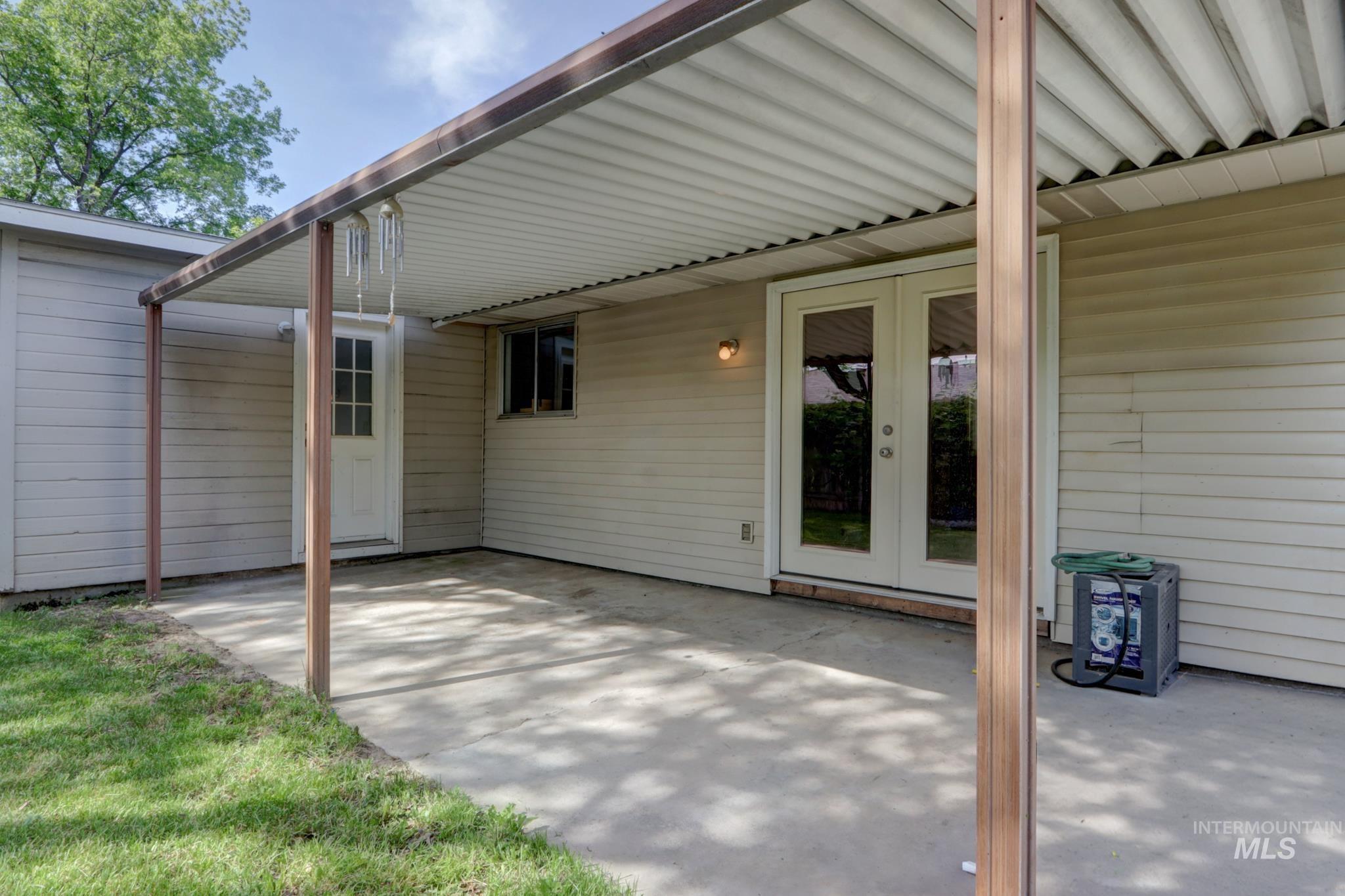 3702 N Cole Road, Boise, Idaho 83704, 4 Bedrooms, 2.5 Bathrooms, Residential For Sale, Price $335,000, 98987523