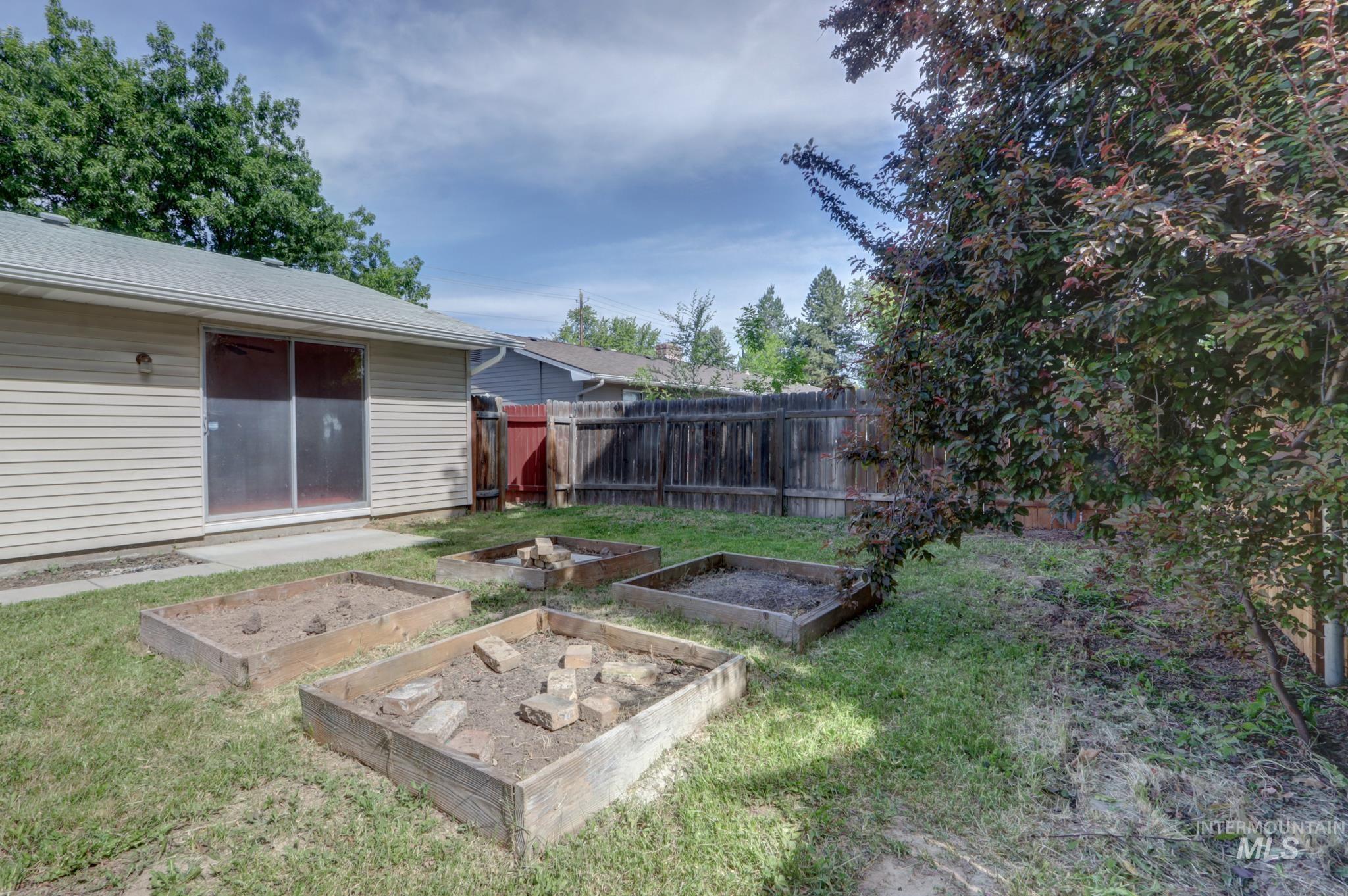 3702 N Cole Road, Boise, Idaho 83704, 4 Bedrooms, 2.5 Bathrooms, Residential For Sale, Price $335,000, 98987523