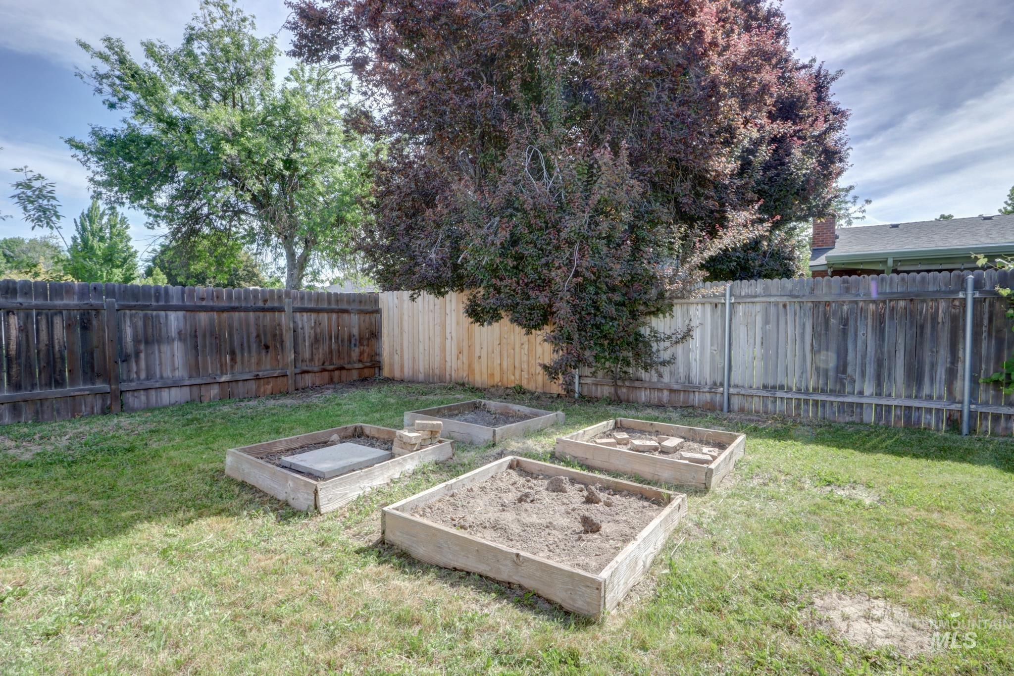 3702 N Cole Road, Boise, Idaho 83704, 4 Bedrooms, 2.5 Bathrooms, Residential For Sale, Price $335,000, 98987523