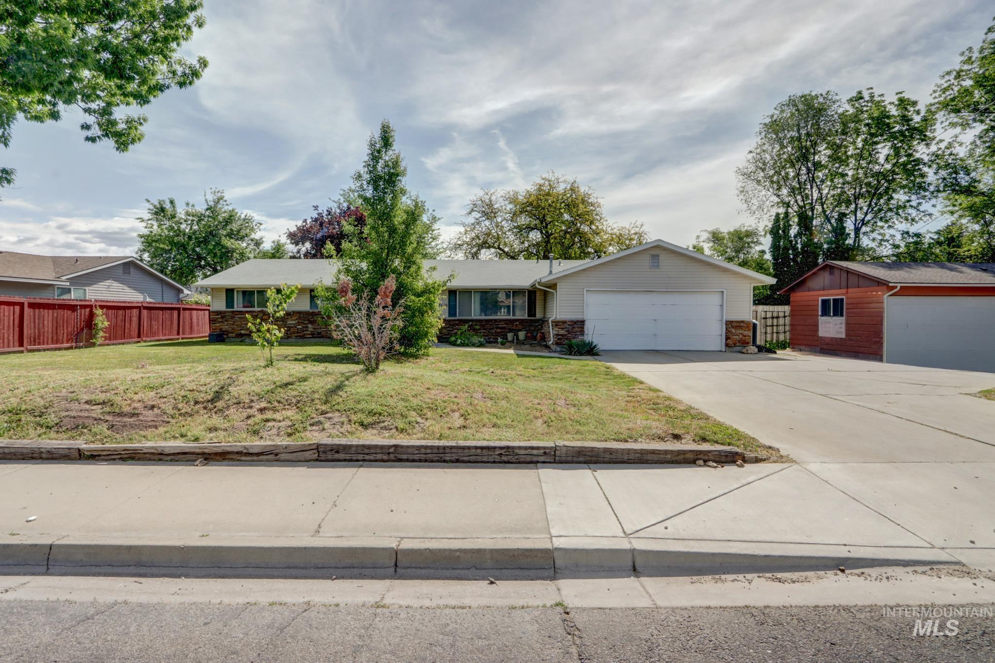 3702 N Cole Road, Boise, Idaho 83704, 4 Bedrooms, 2.5 Bathrooms, Residential For Sale, Price $335,000, 98987523