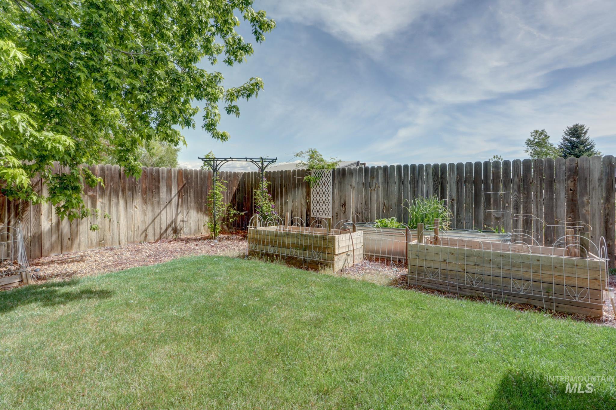 1120 E Fossilstone Ct, Kuna, Idaho 83634, 4 Bedrooms, 3 Bathrooms, Residential For Sale, Price $474,900, 98987535