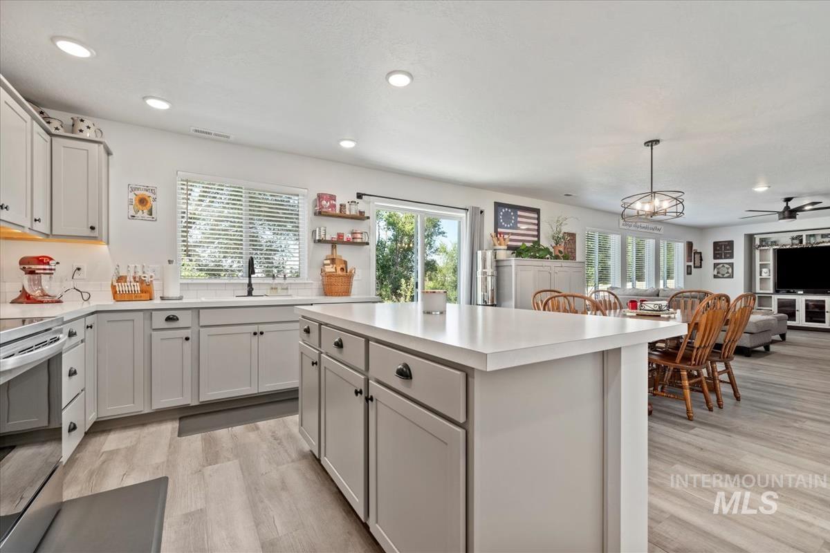 4800 Endicott Dr., Caldwell, Idaho 83605, 4 Bedrooms, 2.5 Bathrooms, Residential For Sale, Price $495,000, 98987538