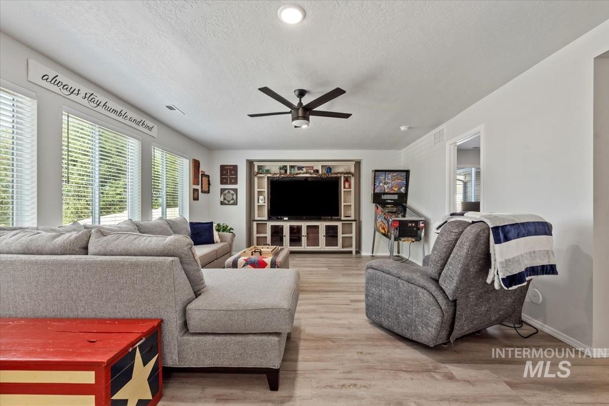 4800 Endicott Dr., Caldwell, Idaho 83605, 4 Bedrooms, 2.5 Bathrooms, Residential For Sale, Price $495,000, 98987538