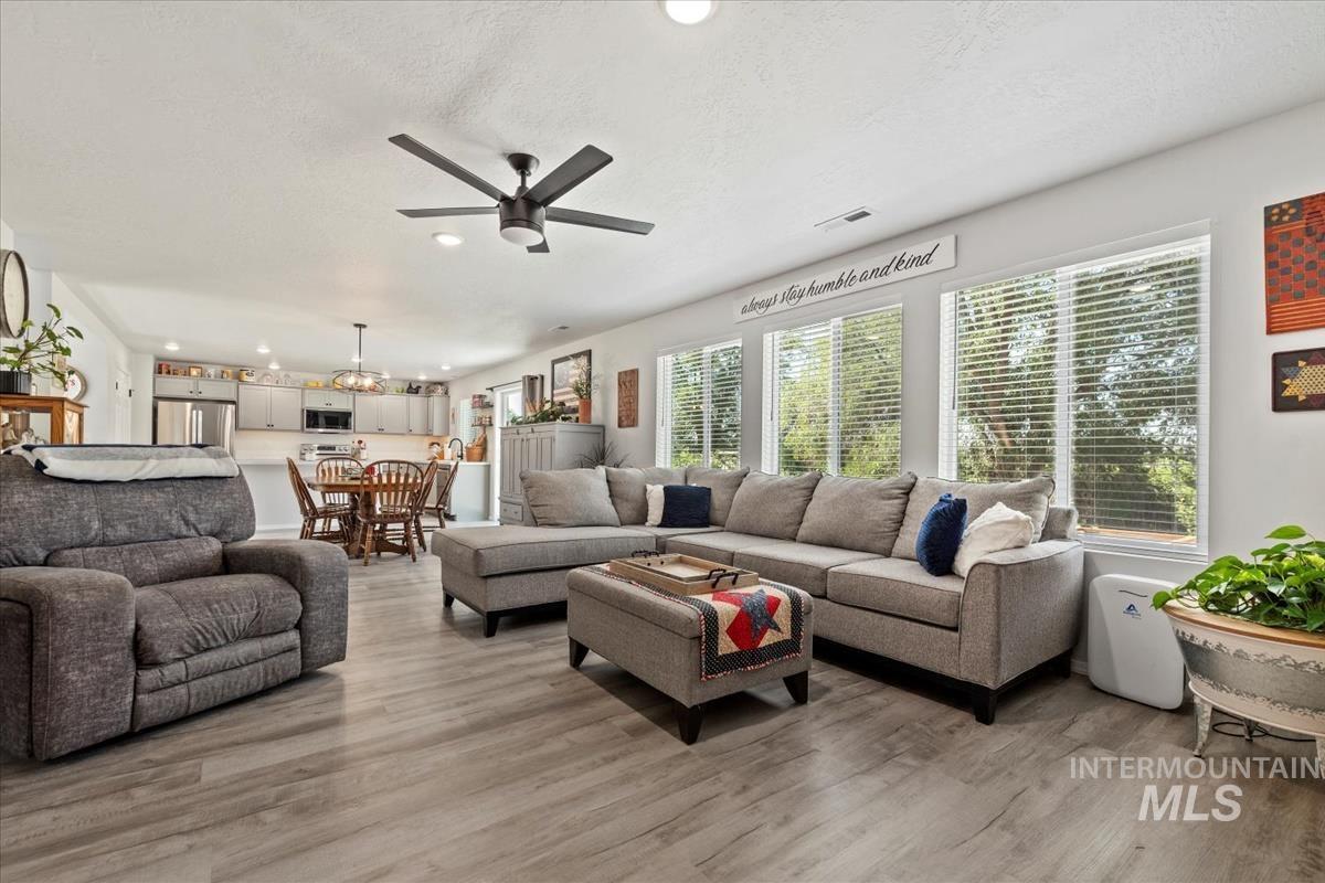 4800 Endicott Dr., Caldwell, Idaho 83605, 4 Bedrooms, 2.5 Bathrooms, Residential For Sale, Price $495,000, 98987538