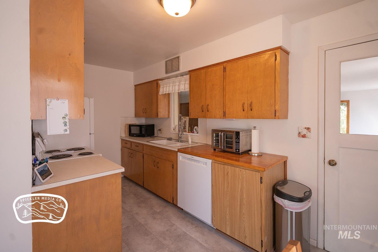 602 Sunrise Drive, Clarkston, Washington 99403, 3 Bedrooms, 1 Bathroom, Residential For Sale, Price $269,900,MLS 98987541
