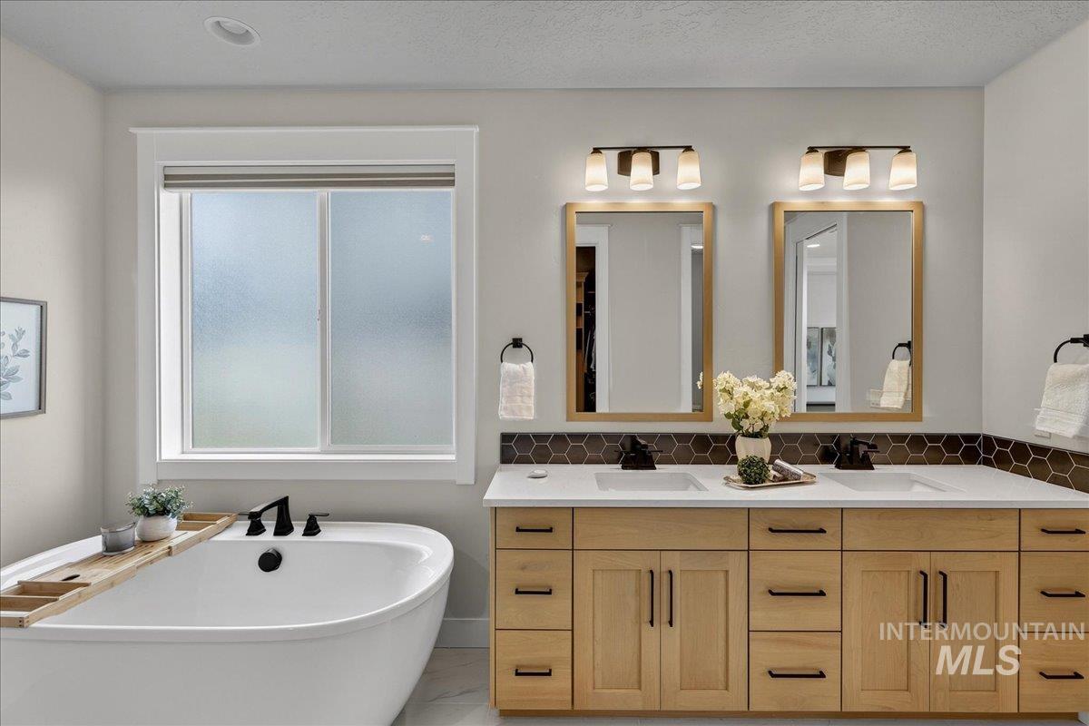 2255 N Sugar Loop Ave, Star, Idaho 83669, 5 Bedrooms, 3 Bathrooms, Residential For Sale, Price $825,000, 98987543