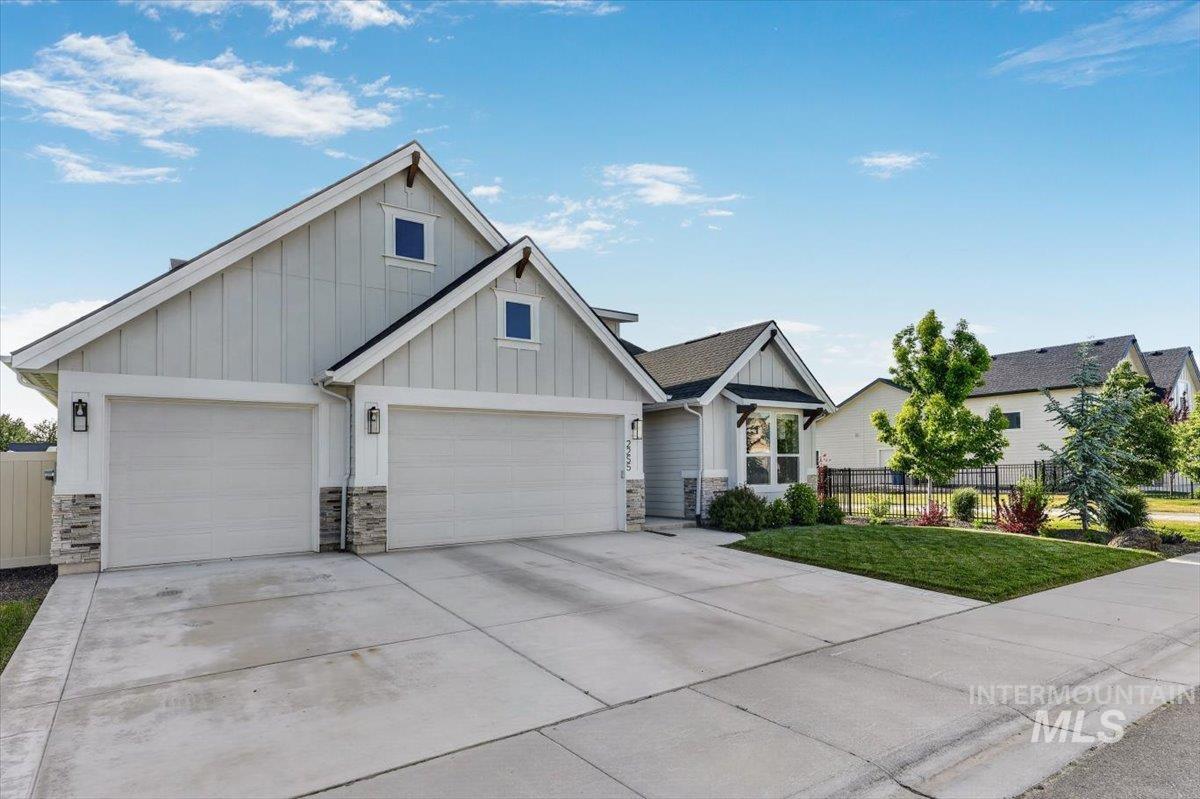 2255 N Sugar Loop Ave, Star, Idaho 83669, 5 Bedrooms, 3 Bathrooms, Residential For Sale, Price $825,000, 98987543