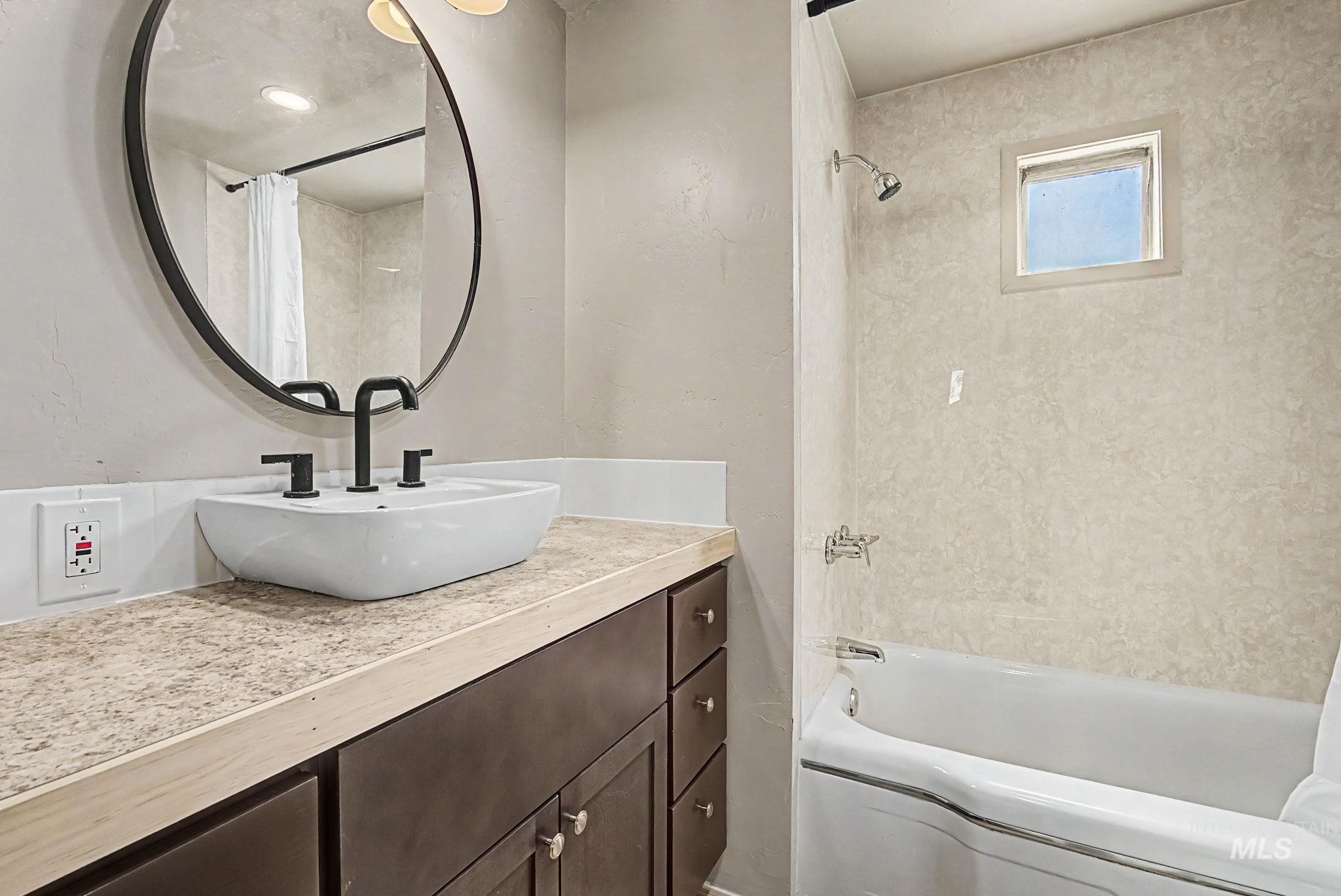 501 E 44TH ST# 17, Garden City, Idaho 83714, 2 Bedrooms, 1 Bathroom, Residential For Sale, Price $69,999, 98987544