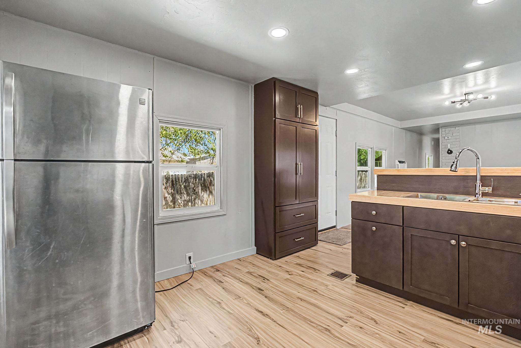 501 E 44TH ST# 17, Garden City, Idaho 83714, 2 Bedrooms, 1 Bathroom, Residential For Sale, Price $69,999, 98987544