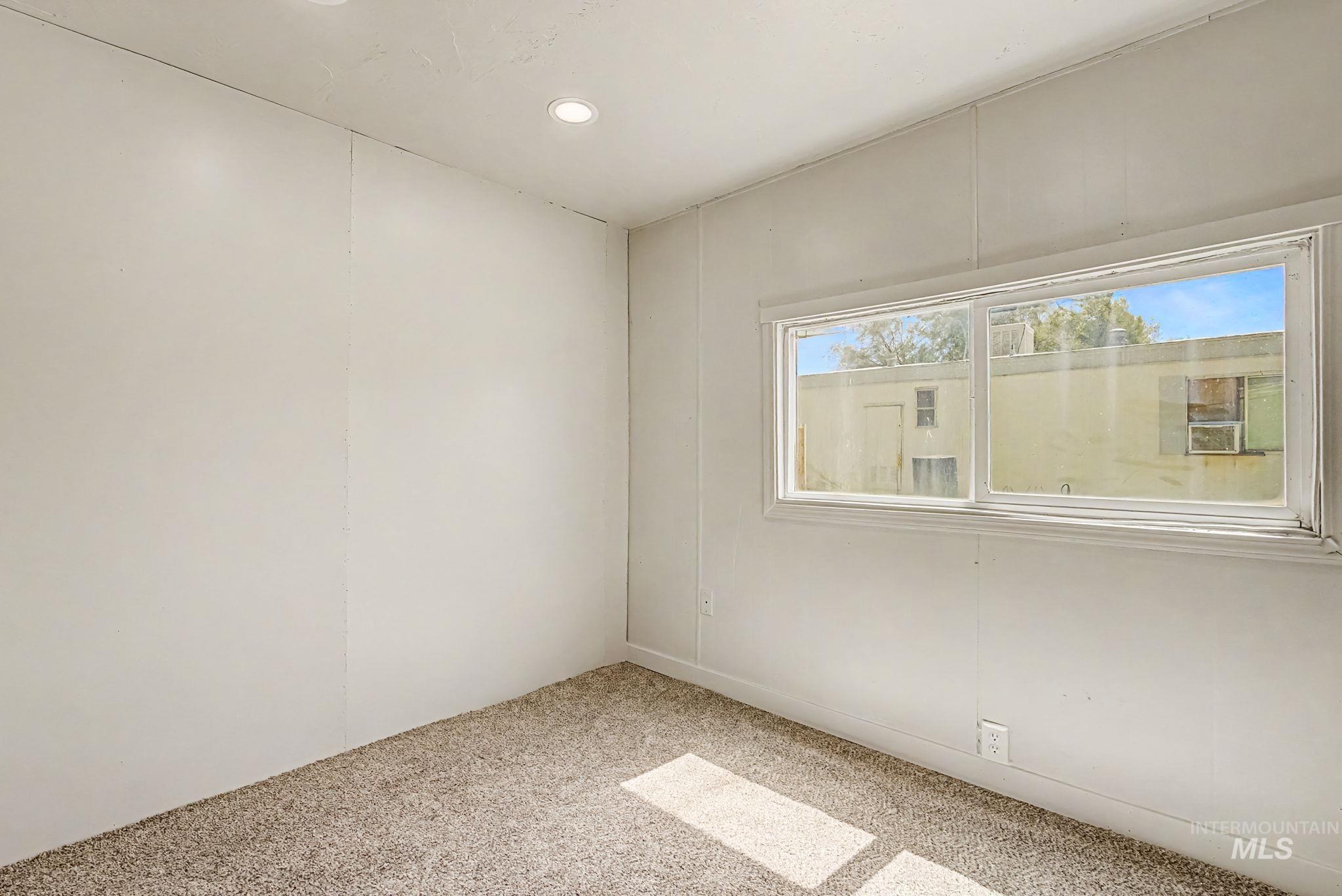 501 E 44TH ST# 17, Garden City, Idaho 83714, 2 Bedrooms, 1 Bathroom, Residential For Sale, Price $69,999, 98987544