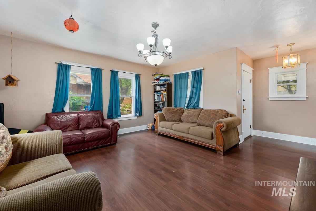 220 S 8th Ave, Buhl, Idaho 83316, 4 Bedrooms, 1 Bathroom, Residential For Sale, Price $239,000, 98987548