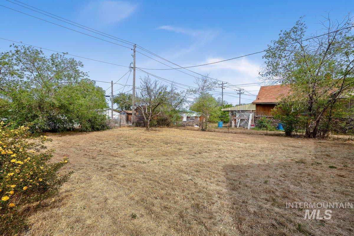 220 S 8th Ave, Buhl, Idaho 83316, 4 Bedrooms, 1 Bathroom, Residential For Sale, Price $239,000, 98987548