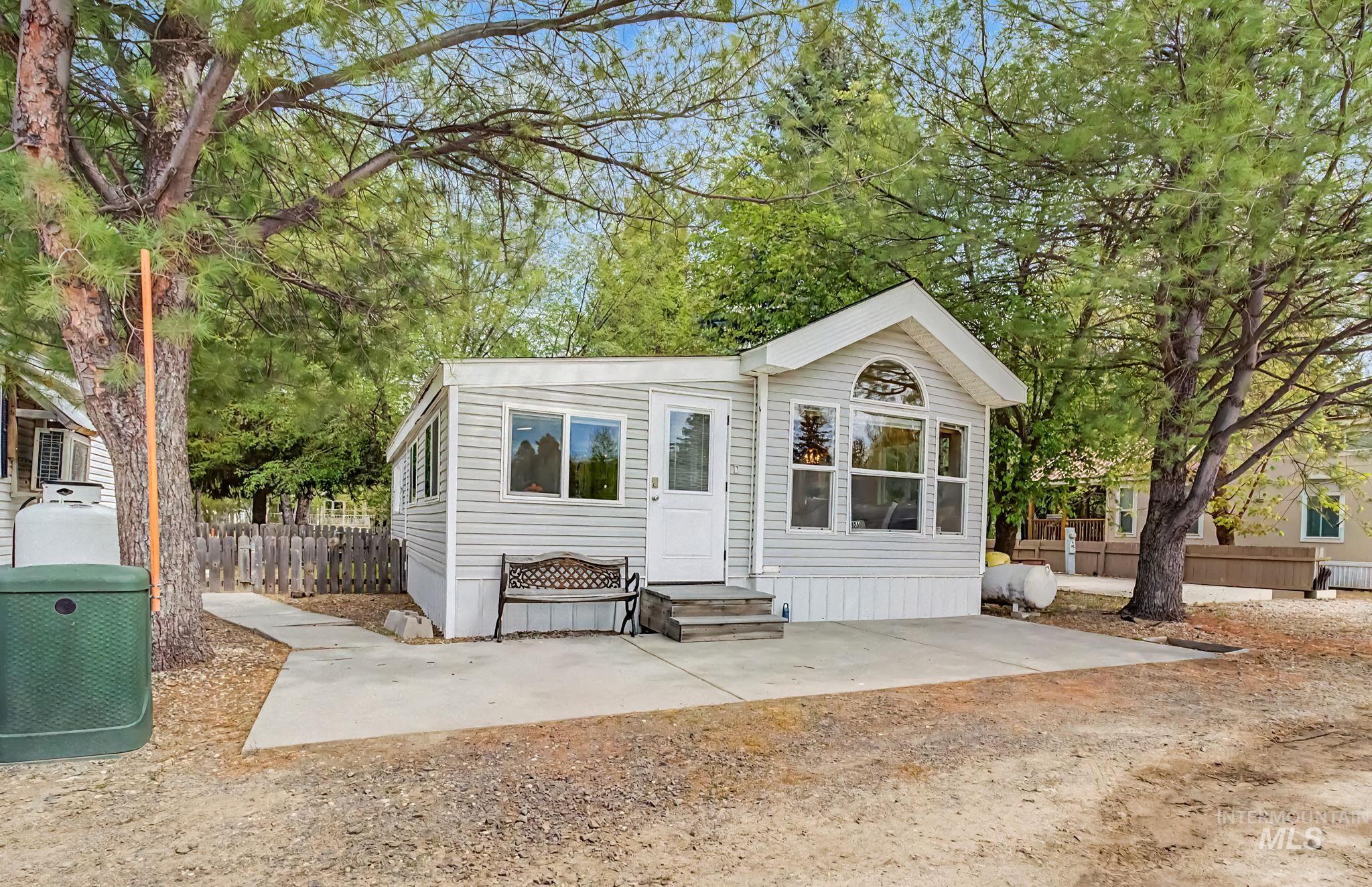 514 Sawyer St, Cascade, Idaho 83611, 2 Bedrooms, 1 Bathroom, Residential For Sale, Price $250,000, 98987549
