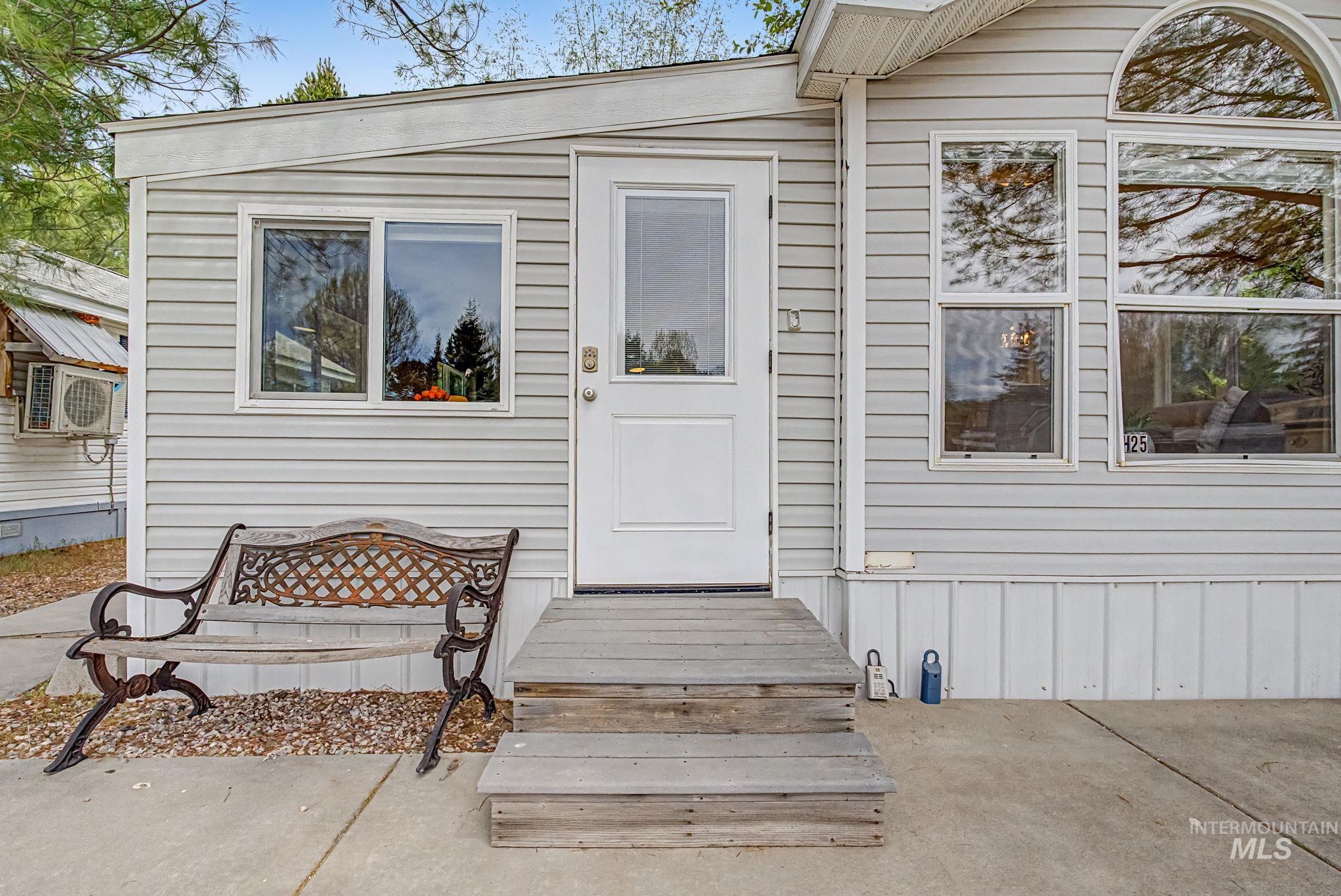 514 Sawyer St, Cascade, Idaho 83611, 2 Bedrooms, 1 Bathroom, Residential For Sale, Price $250,000, 98987549